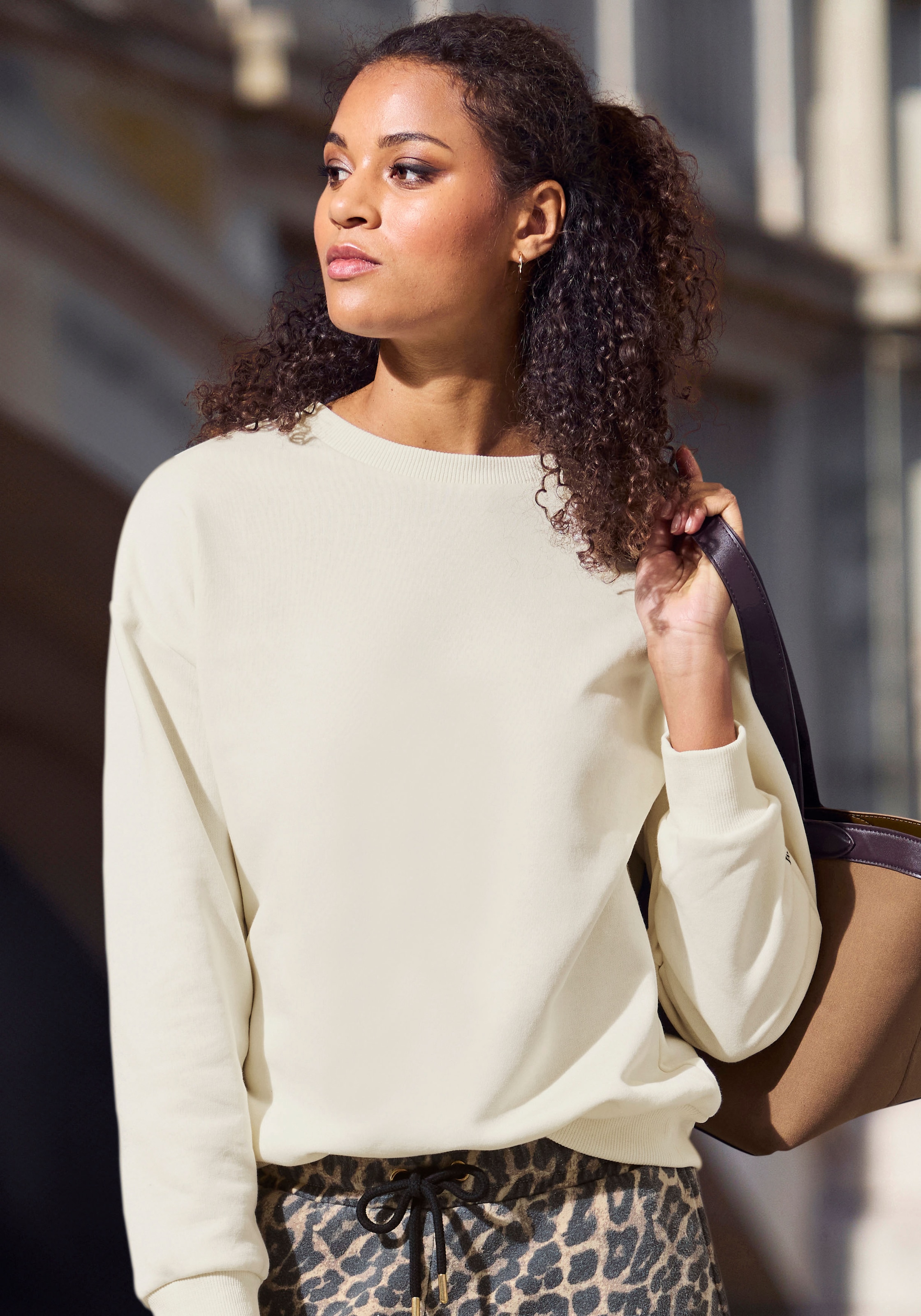 Buffalo Sweatshirt »Loungesweater«, mit tollen Druck auf dem Rücken, Home- und Loungewear
