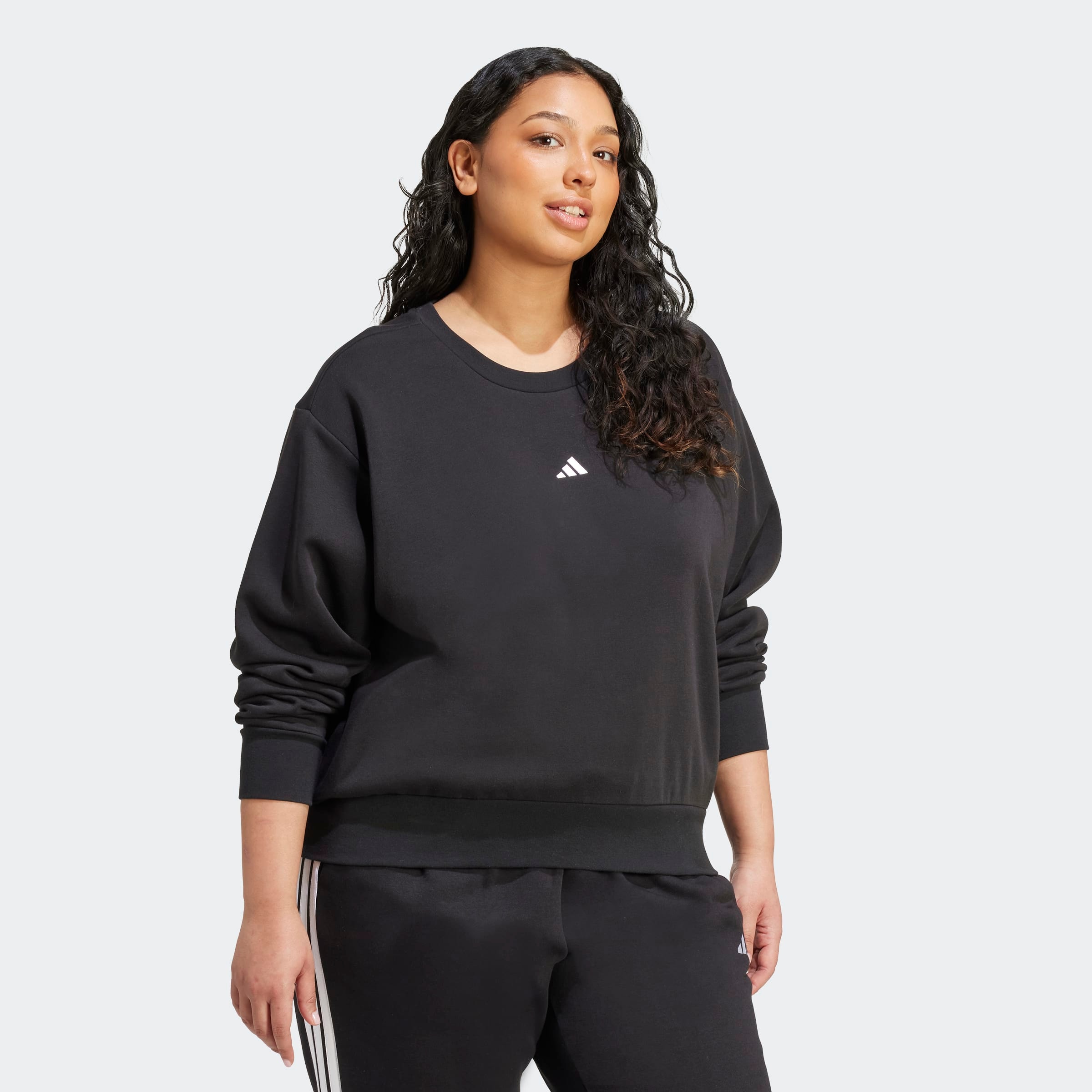 Image of adidas Sportswear Sweatshirt "ESSENTIALS SMALL LOGO FEEL COZY (PLUS SIZE)", sportlicher Stil, Rundhalsausschnitt, ohne Verschluss, normale Länge