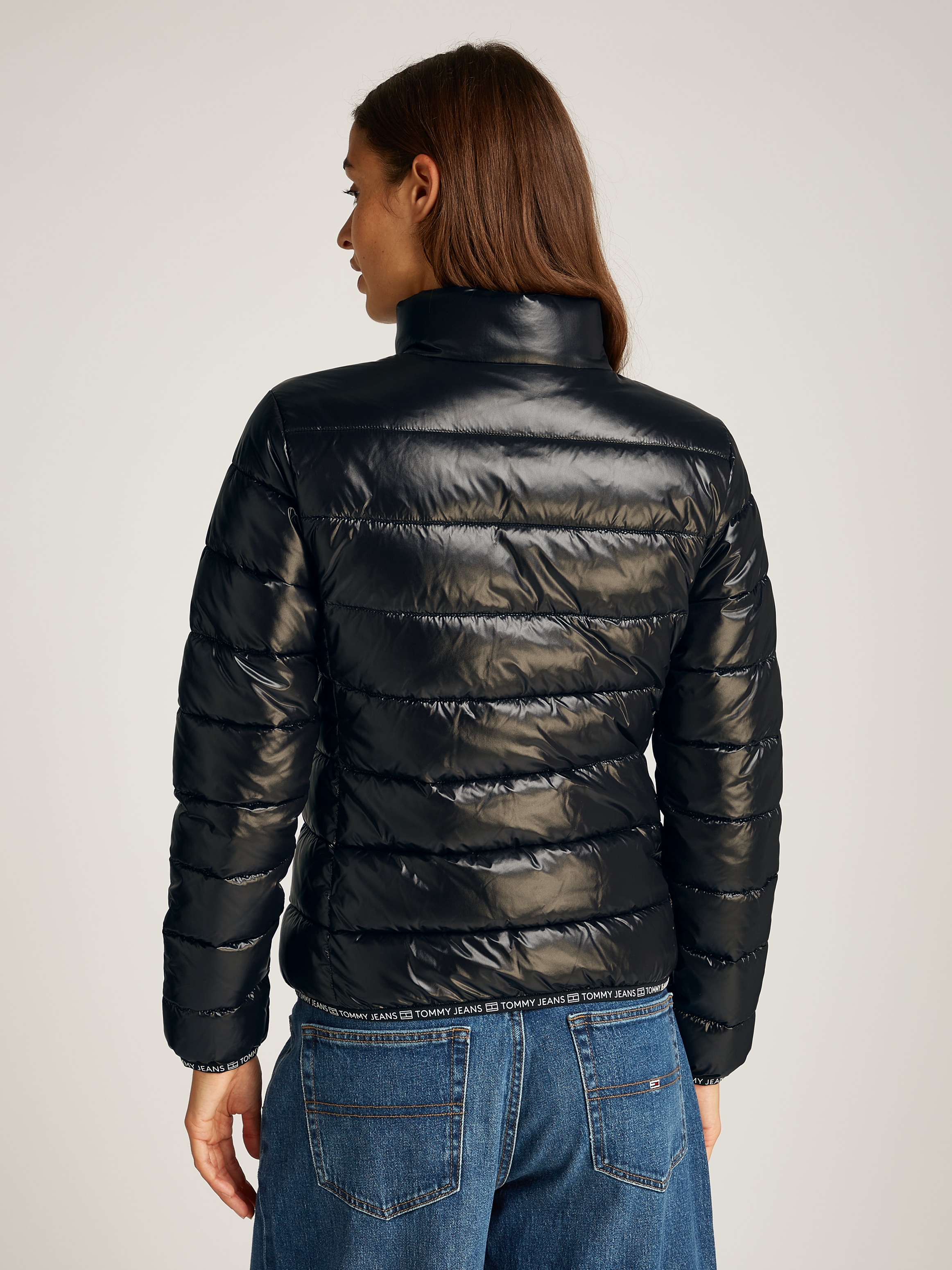 Tommy Jeans Steppjacke »TJW ESSENTIAL TAPE JACKET EXT«, in glänzender Optik, mit Wattierung