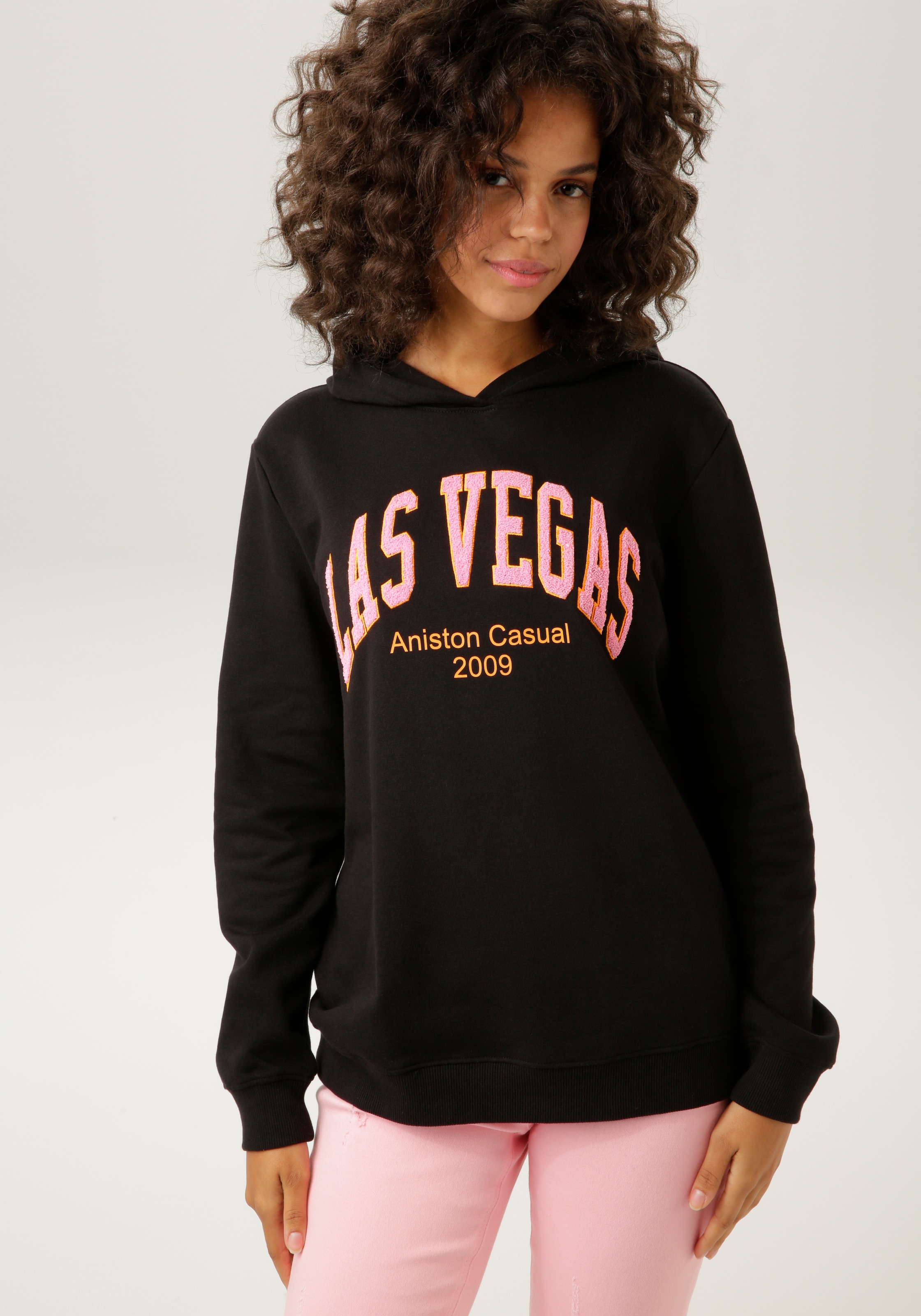 Aniston CASUAL Sweatshirt, mit aufgestickter "LAS VEGAS"-Applikation