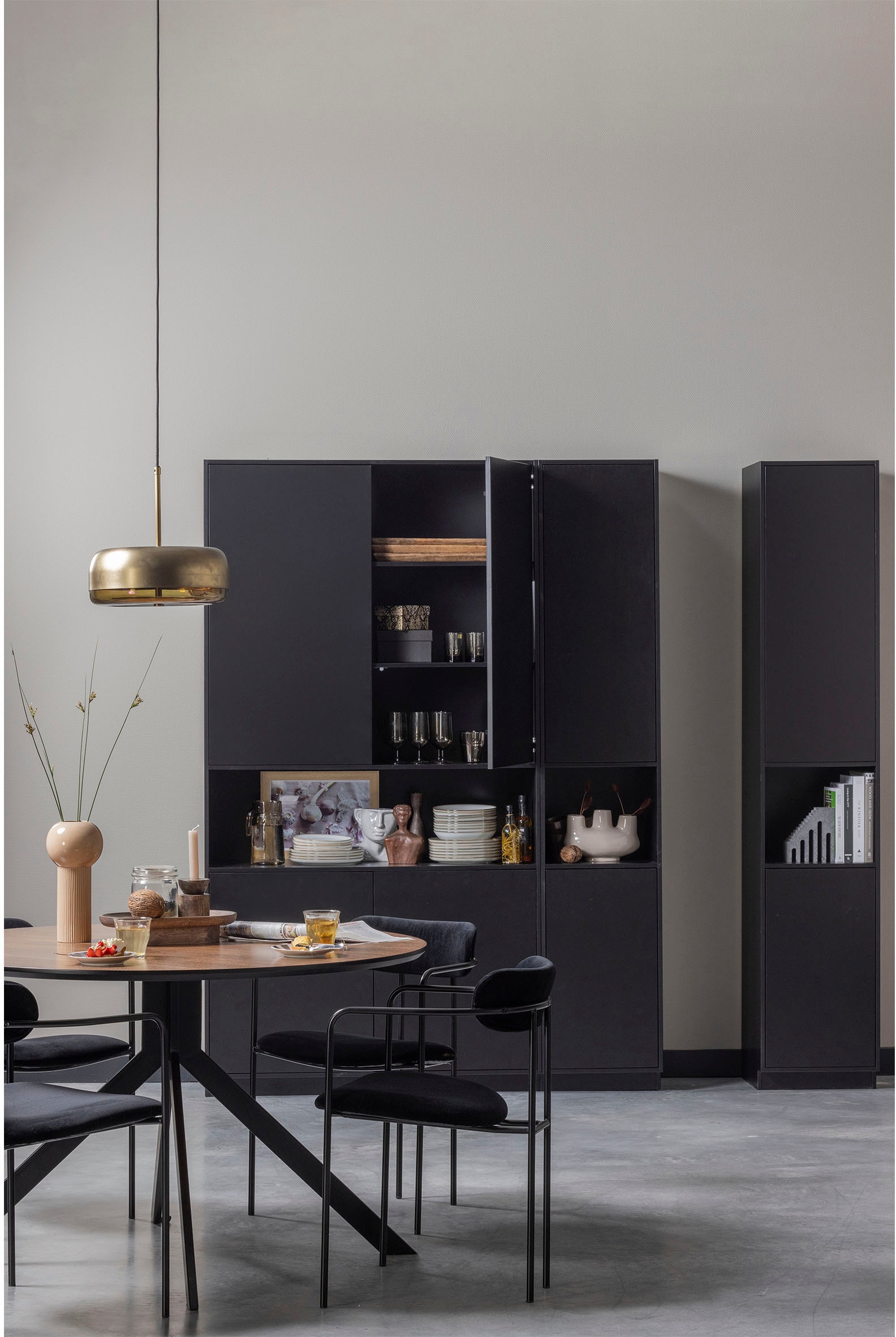 WOOOD Vitrine »Finca FSC®-Kiefernholz mit Druckmechanismus, H 210 x B 40 x T 40 cm« Tragkraft 10 kg pro Boden, schwebende Optik, sichtbare maserung