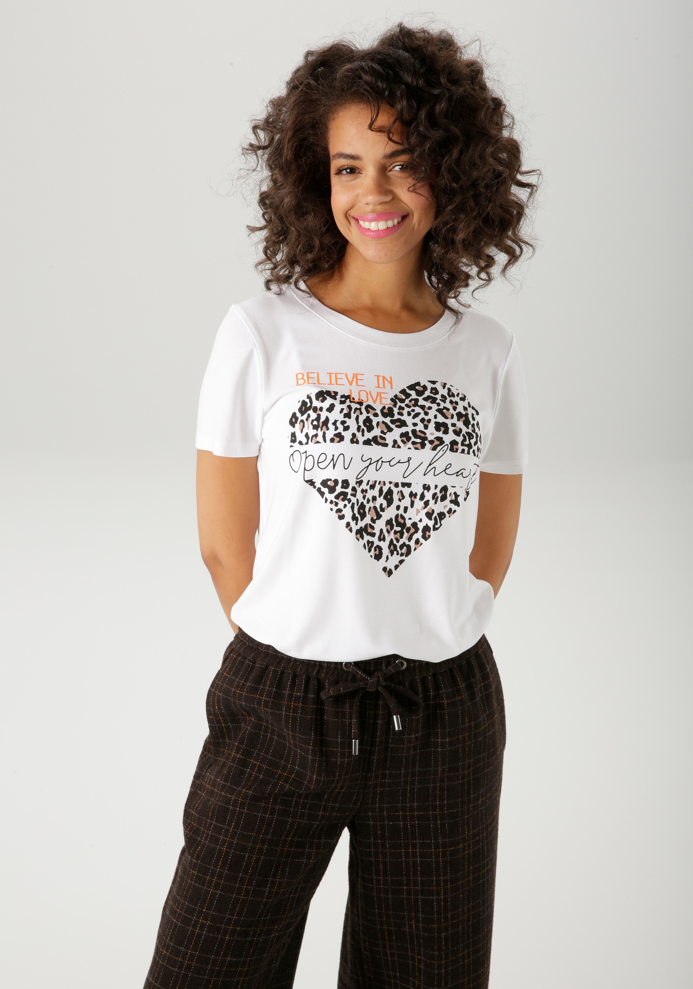 Image of Aniston CASUAL T-Shirt mit Herz, Leo-Druck und Statement-Schriftzügen