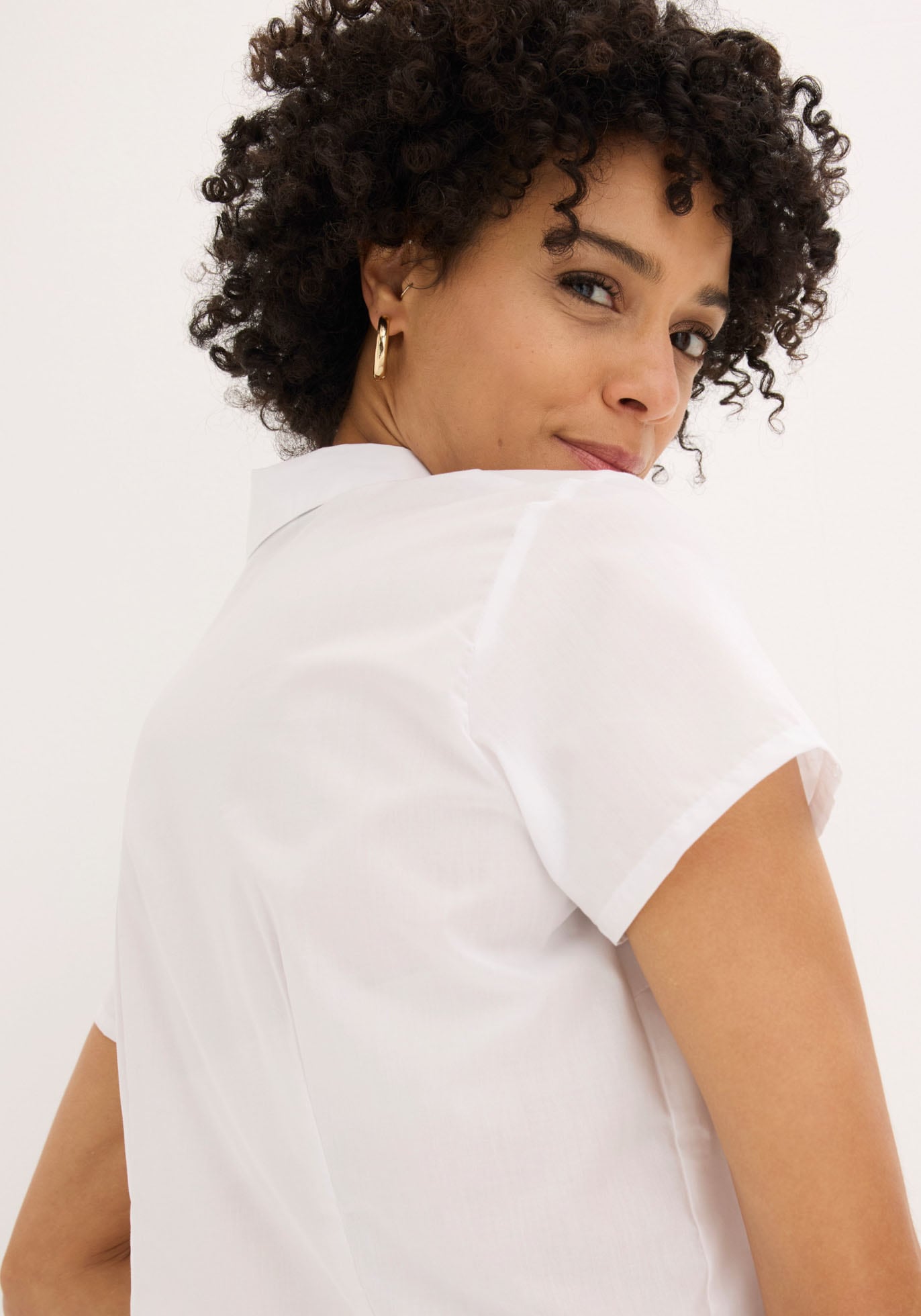bonprix Blouse à manches courtes regular fit, style élégant, col chemise
