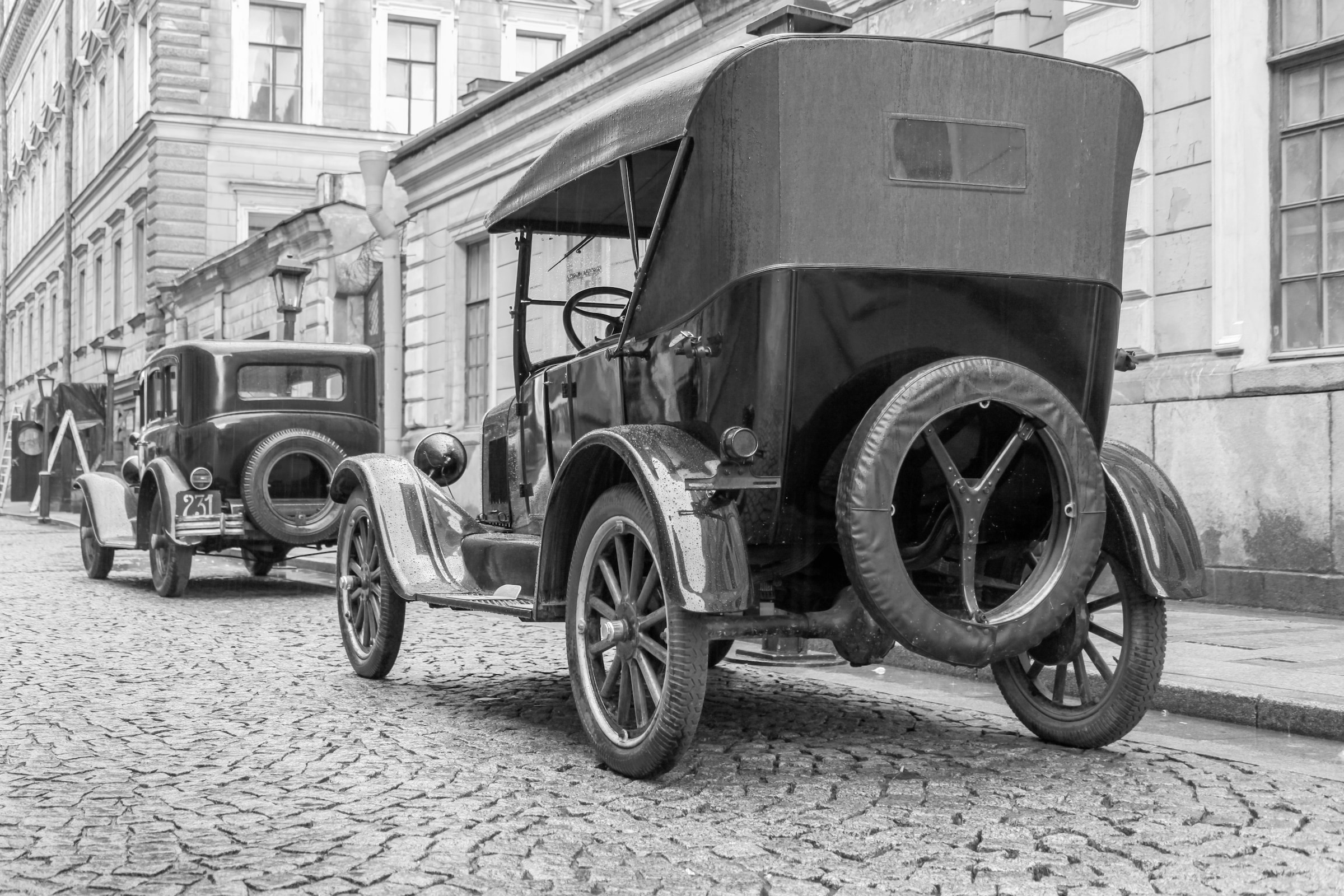 Image of Papermoon Fototapete "VINTAGE OLDTIMER-SCHWARZ WEIssAUTO DESIGN XXL TAPETE"