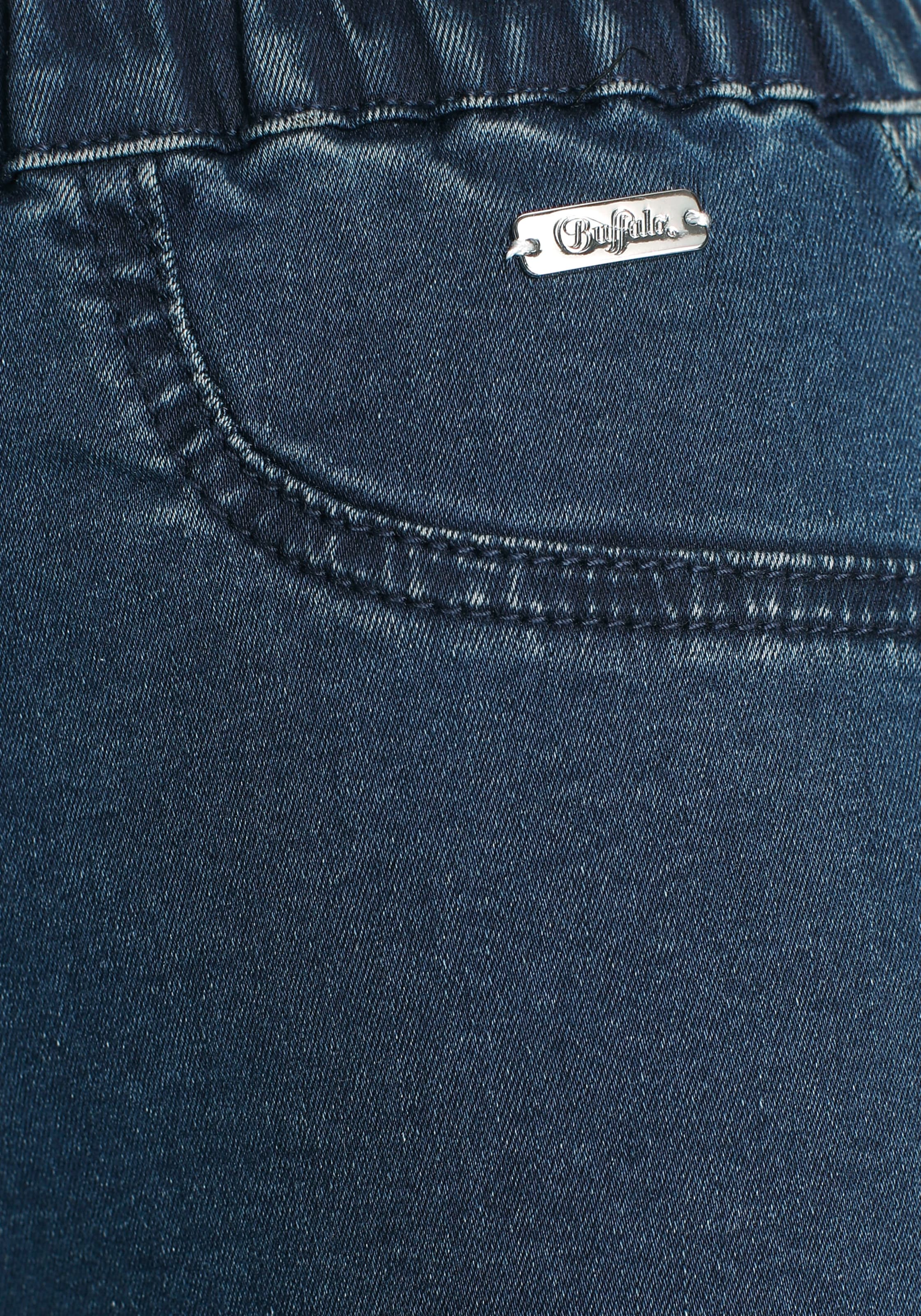 Buffalo Shorts, in elastischem Denim mit zwei Gesässtaschen