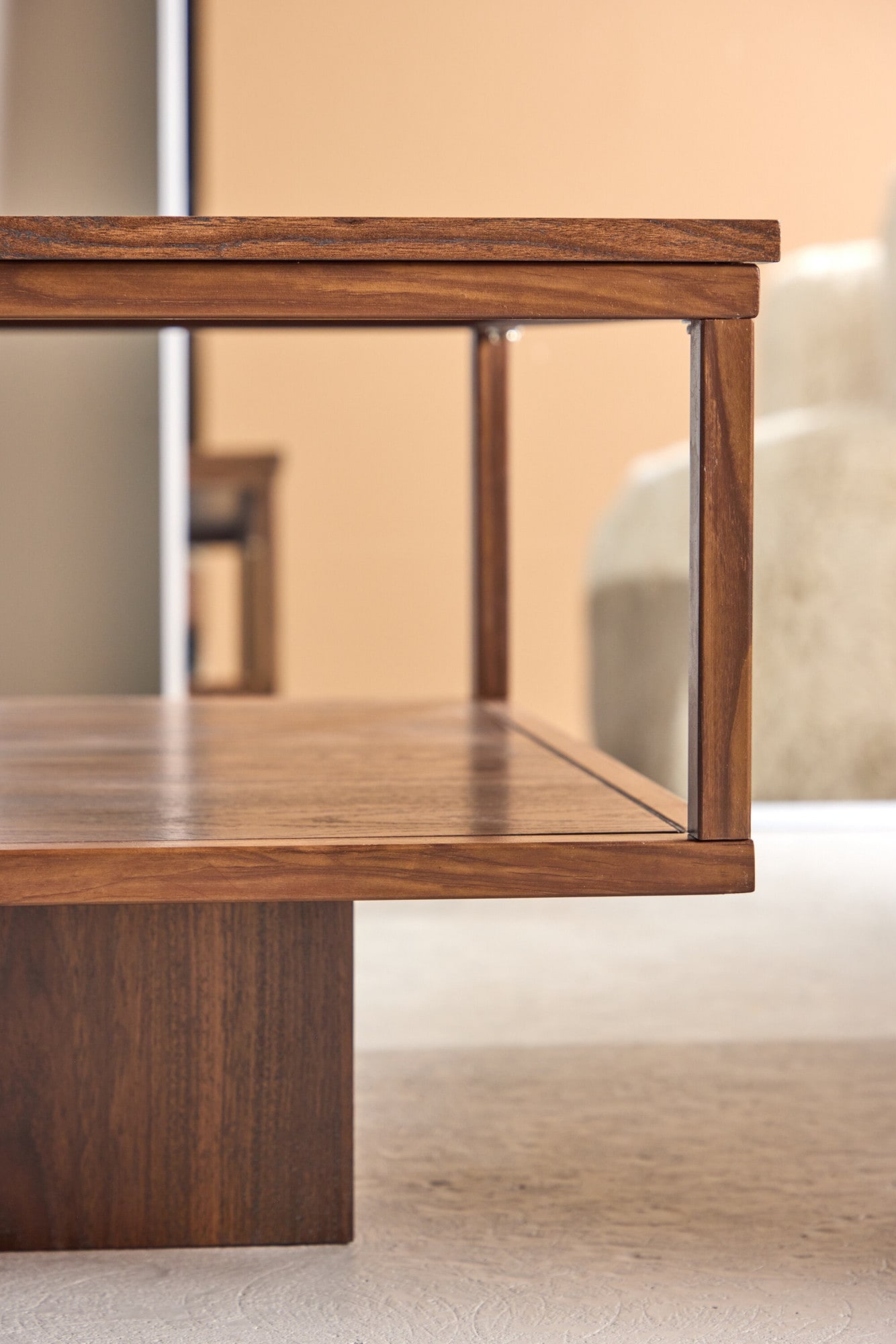 Venture Home Couchtisch »Maglehem, rechteckiger Couchtisch 130 × 60 cm in Walnussoptik« Sofatisch, MDF, Stahlgestell, Papierlaminat, rechteckig, modern