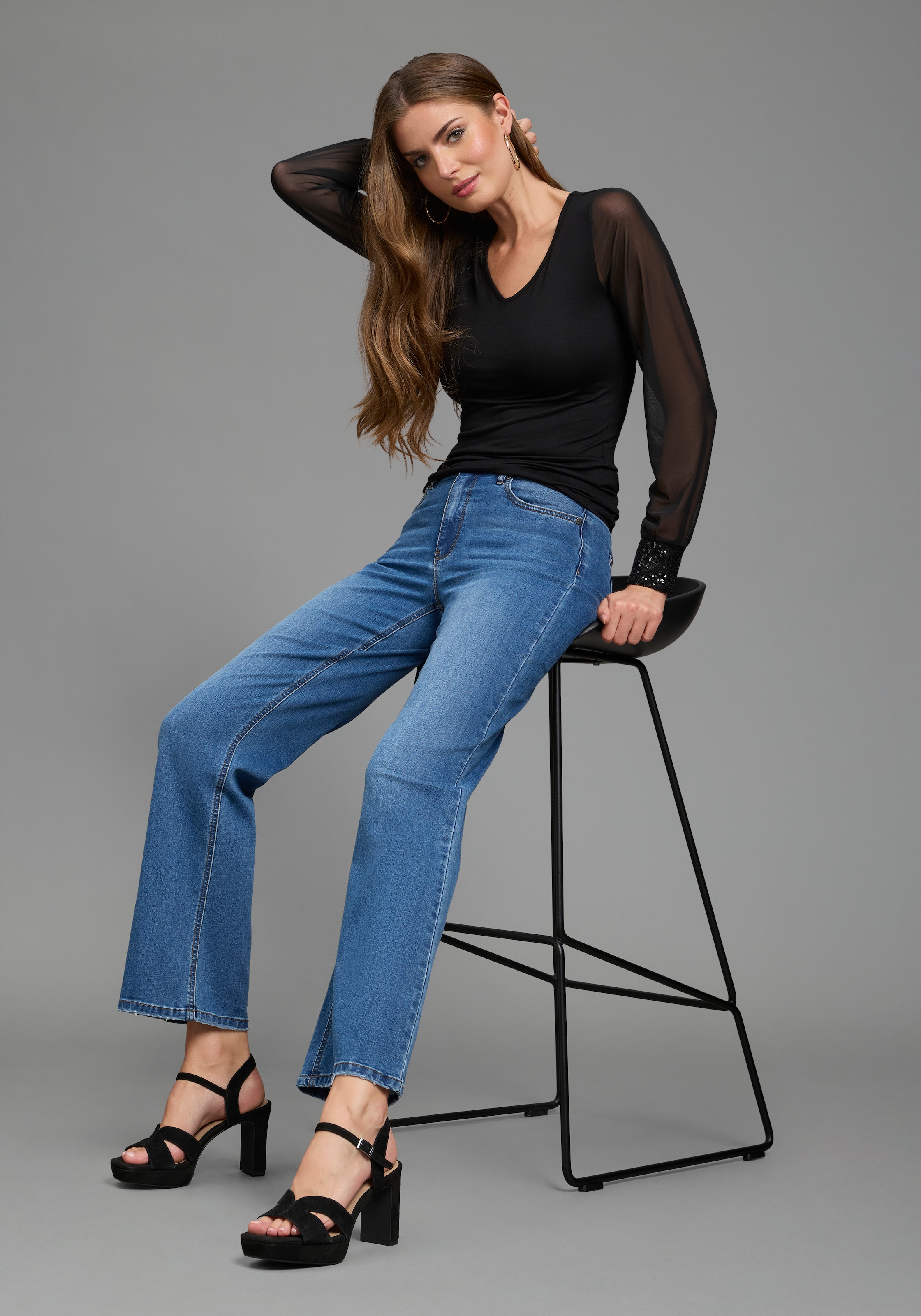 Laura Scott Shirtbluse »mit Mesh und Pailetten« figurbetonte Passform, mit V-Ausschnitt