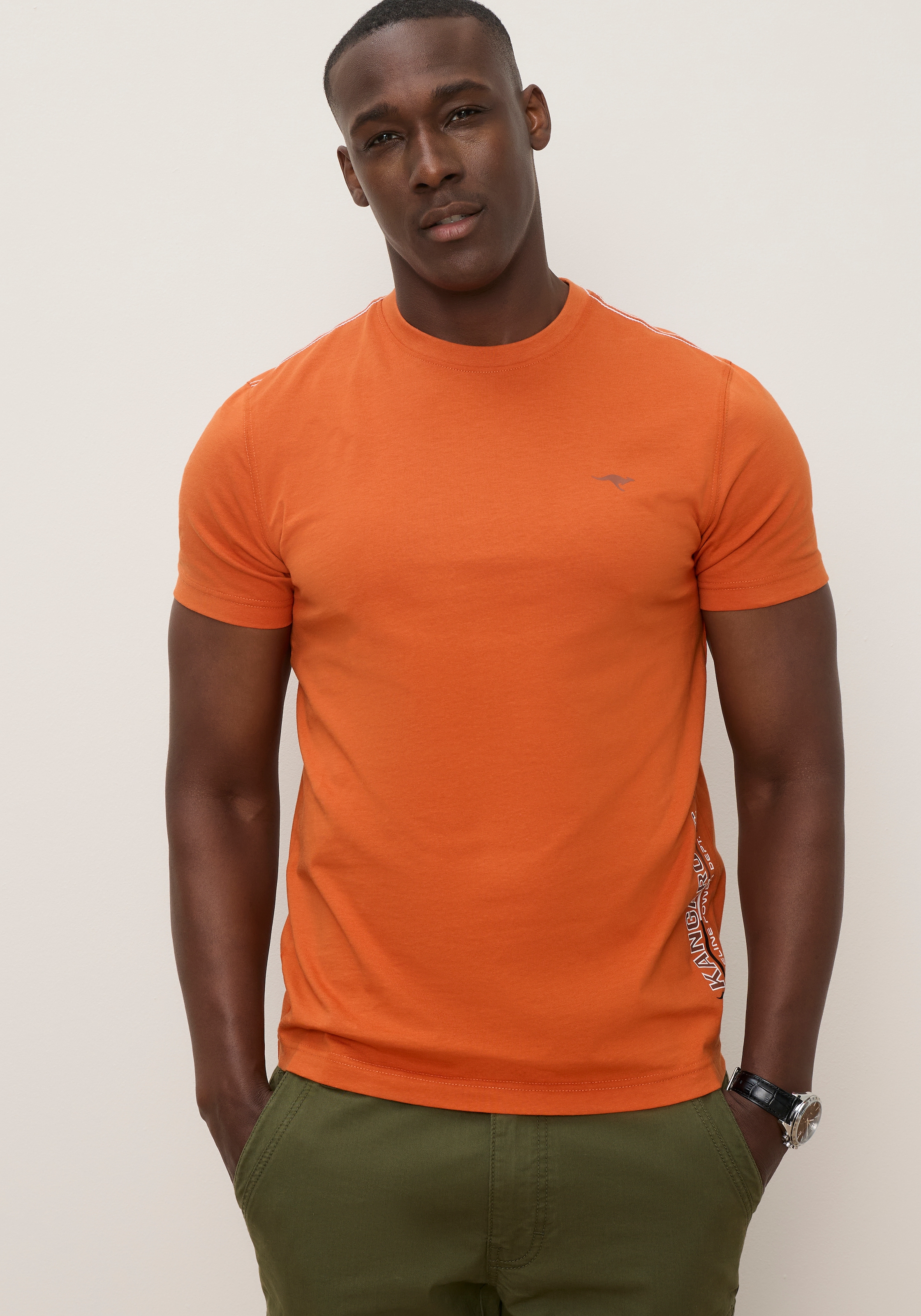 Image of KangaROOS T-Shirt Rückenprint auf gedeckt orangenem Grund
