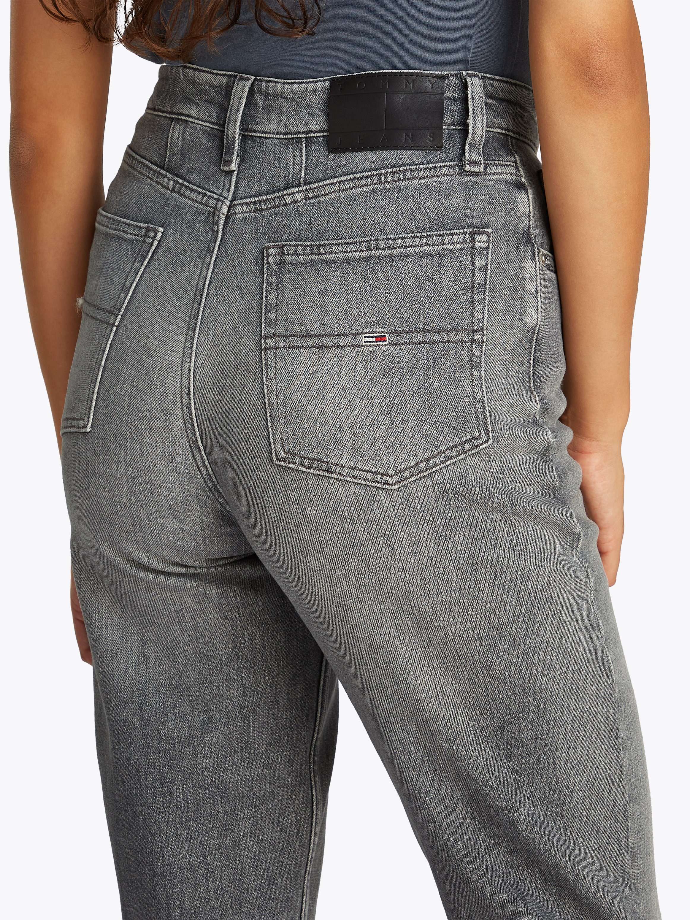 Tommy Jeans Mom-Jeans »MOM JEAN UH TPR«, mit Logo-Stickereien, in knöchelfreier Länge
