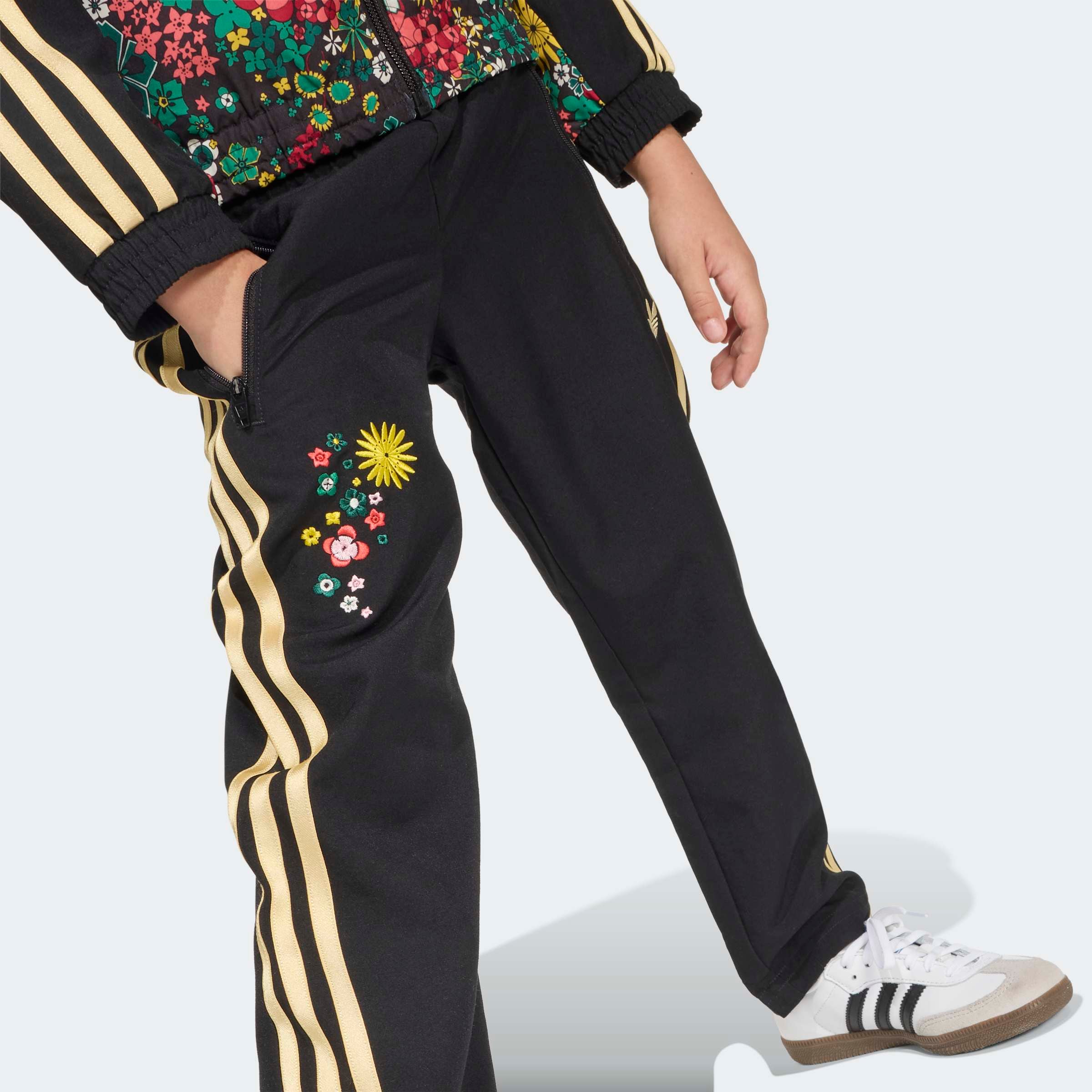adidas Originals Trainingsanzug »ADIDAS ORIGINALS X LIBERTY LONDON GEWEBTER« 2 tlg. adidas Originals x Liberty London Collaboration