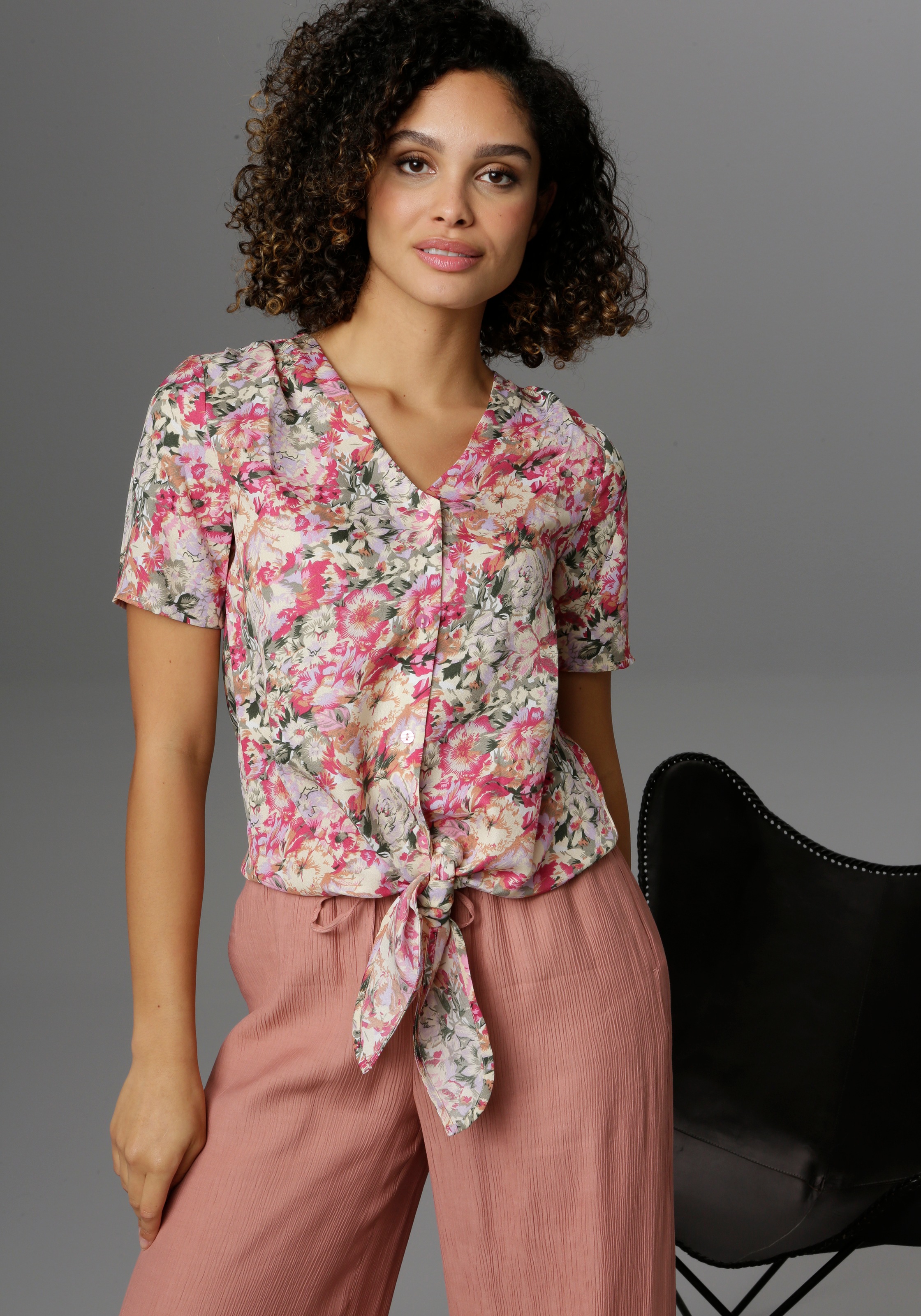 Image of Aniston CASUAL Kurzarmbluse, mit romantischem Blumendruck oder getupft bei Ackermann Versand Schweiz