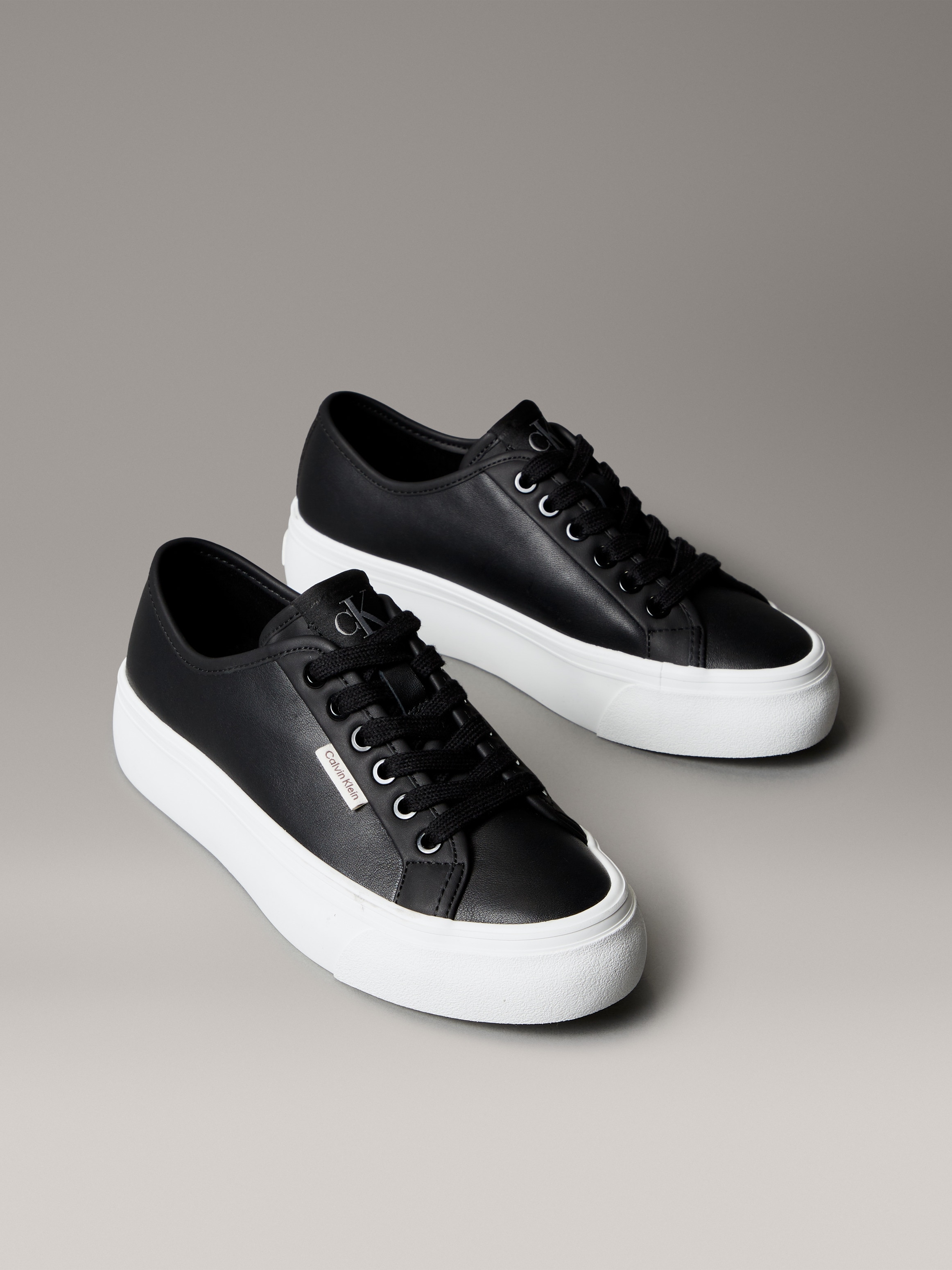 Image of Calvin Klein Jeans Plateausneaker "VULC FLATF LACE UP LTH CK" Schnürschuh, Halbschuh, Freizeitsneaker mit CK-Logo