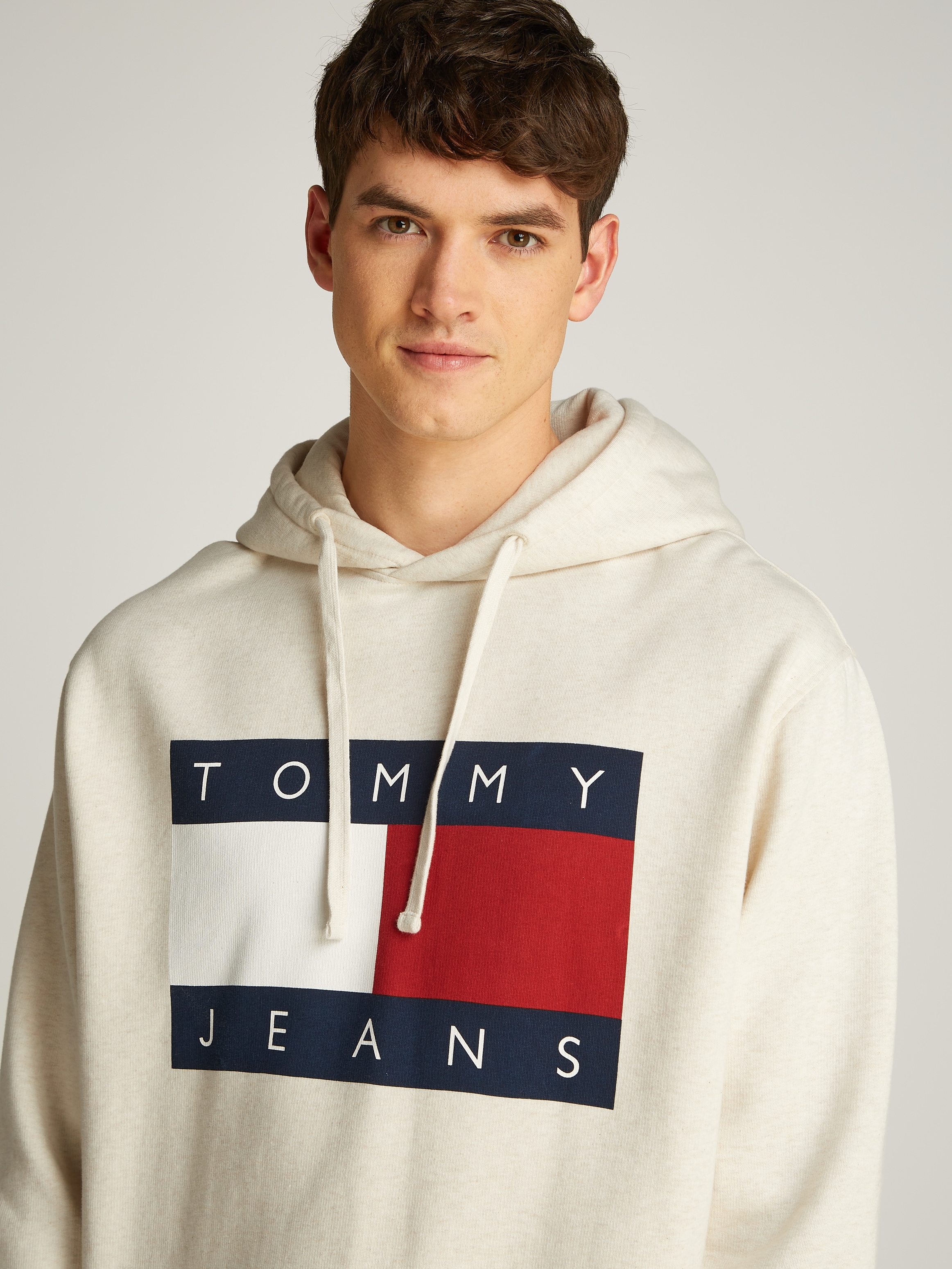 Tommy Jeans Hoodie »TJM MELANGE FLAG HOODIE«, mit grossem Logo