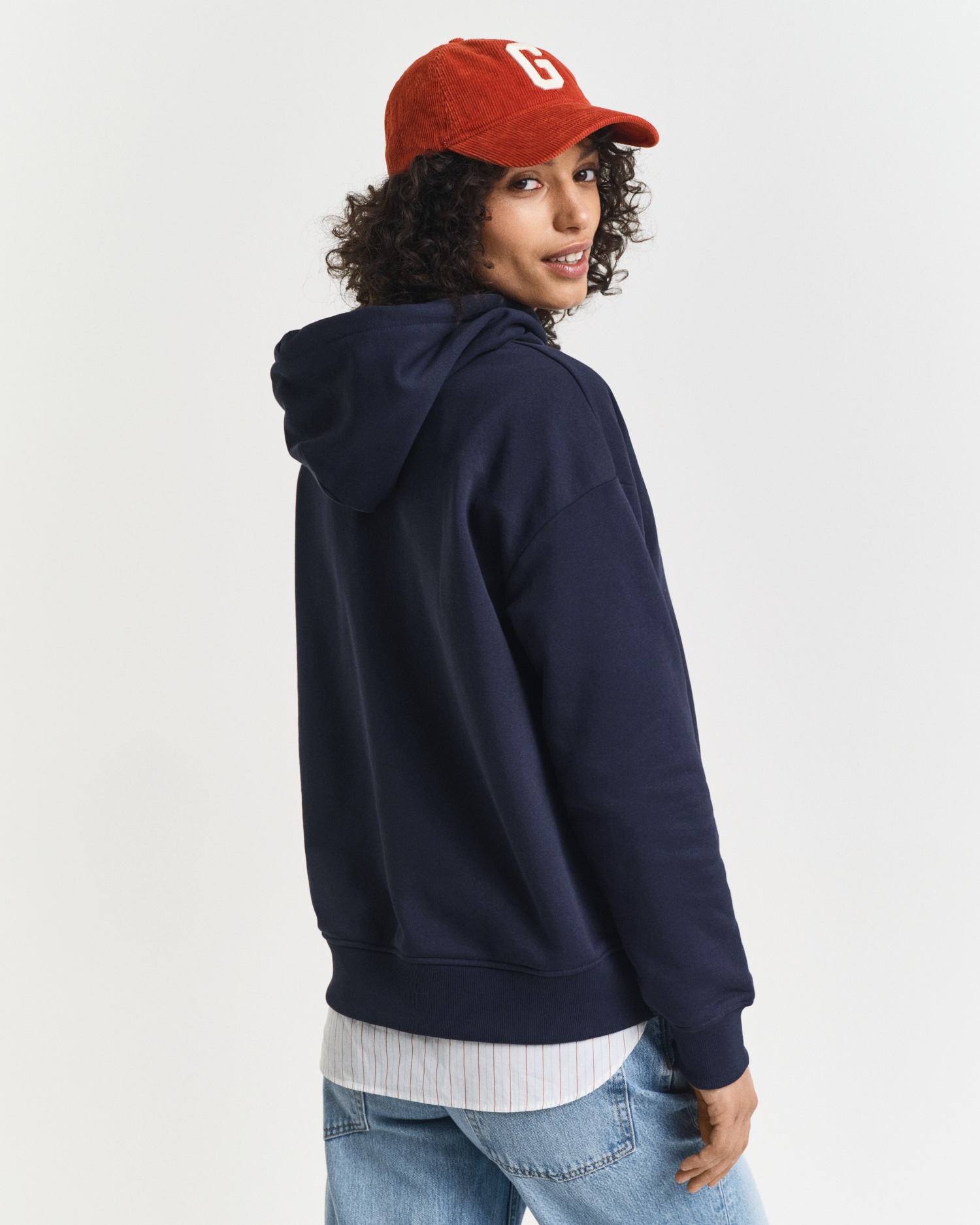 Gant Hoodie »SHIELD HOODIE«, Grafische GANT-Stickerei auf der Brust