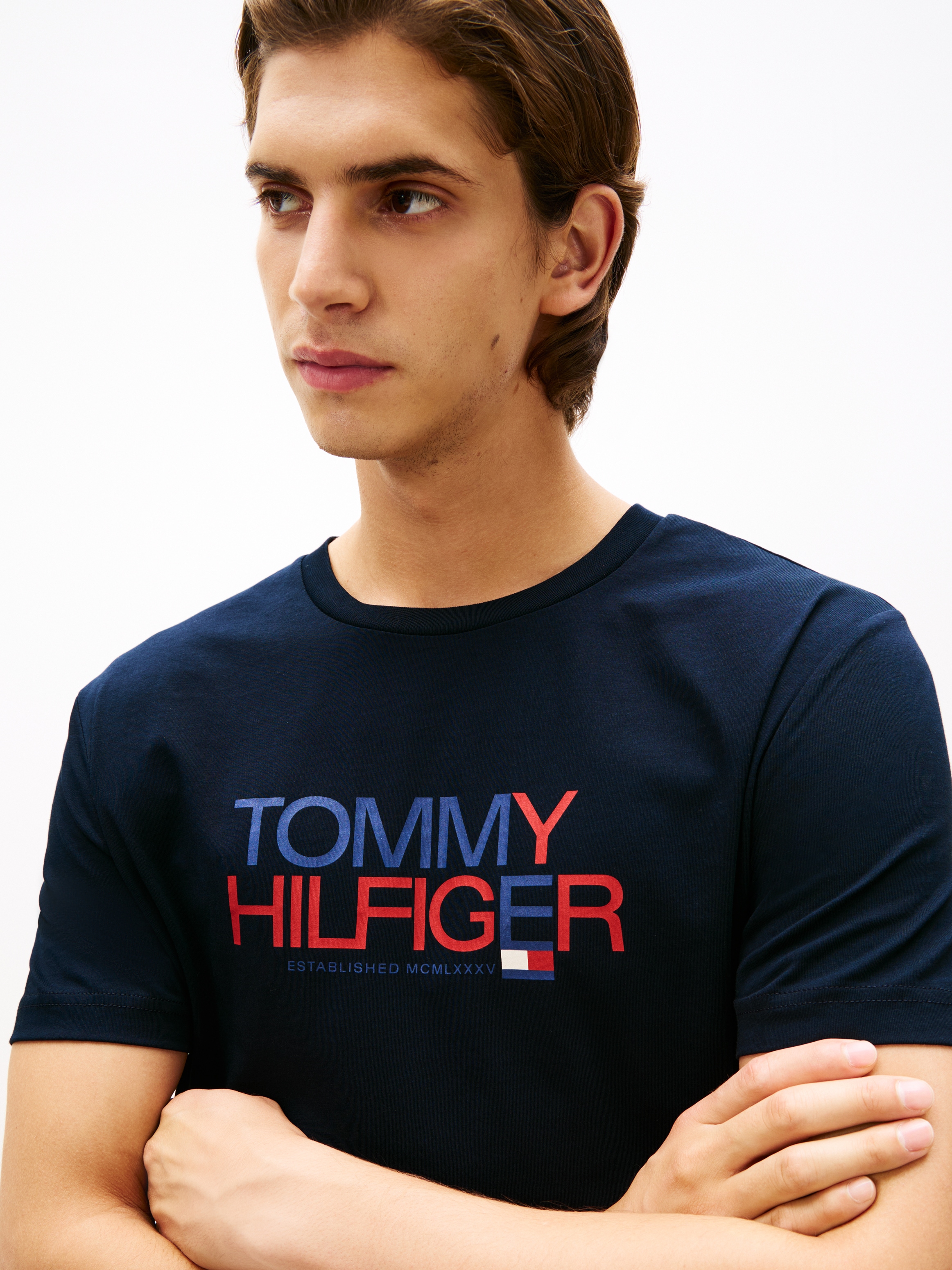 Tommy Hilfiger T-shirt »BRAND LOVE BIG TEXT« Regular fit mit Rundhalsausschnitt