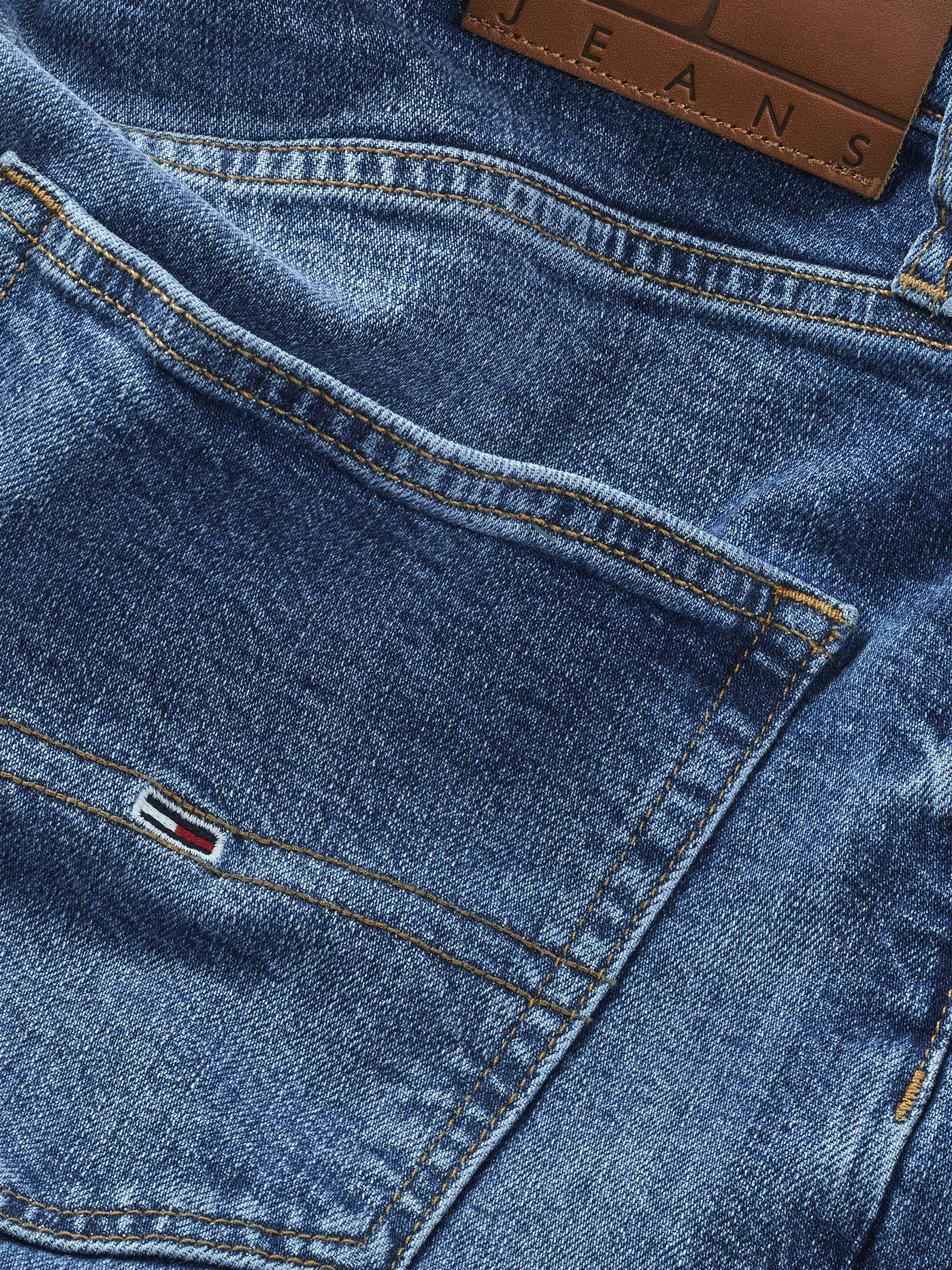 Tommy Jeans Regular-fit-Jeans »DAD JEAN RGLR TPRD«, mit Logoprägung