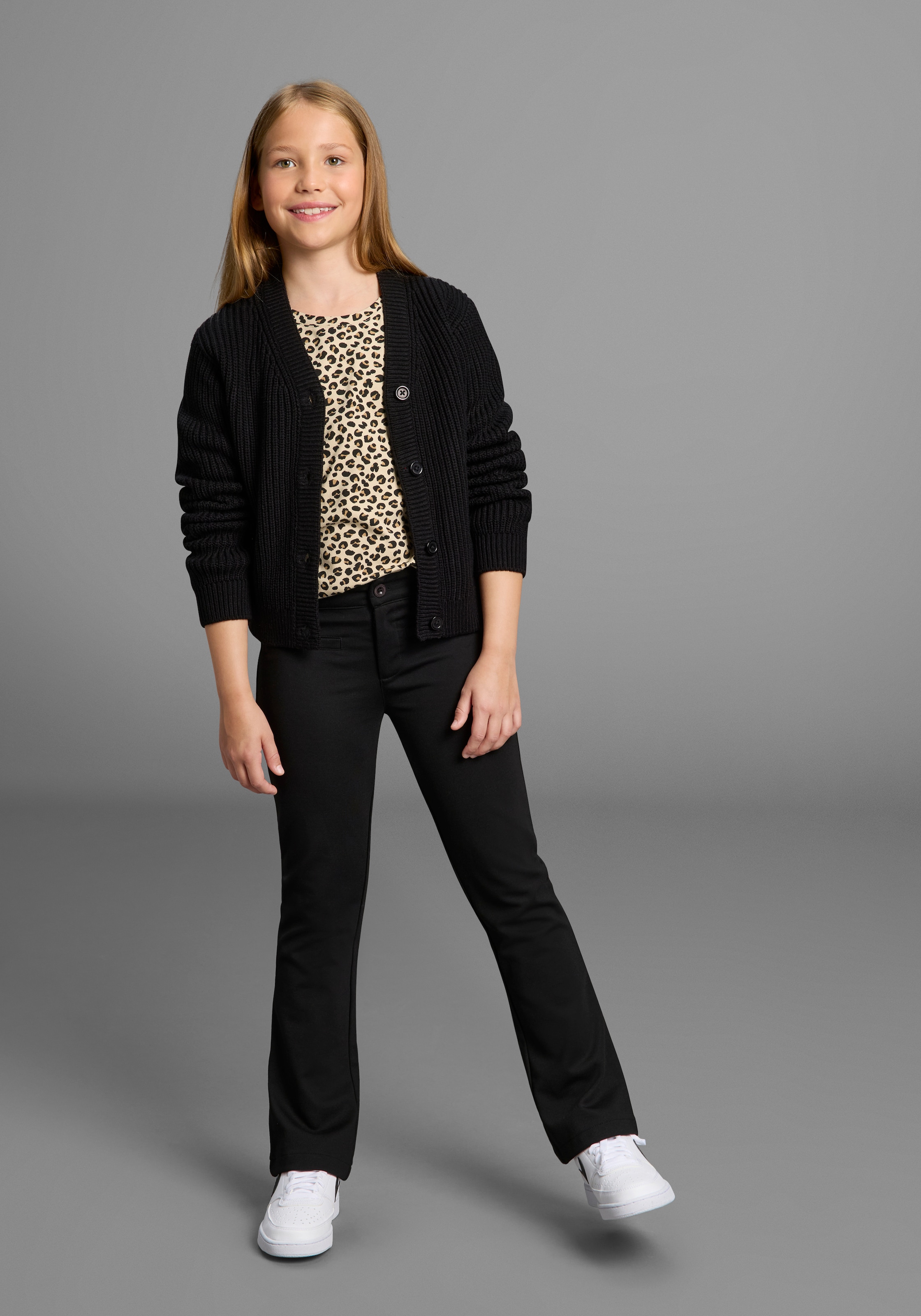 KIDSWORLD Veste en tricot »Strickjacke Basic-Style« Strickjacke, toll zu allem zu kombinieren