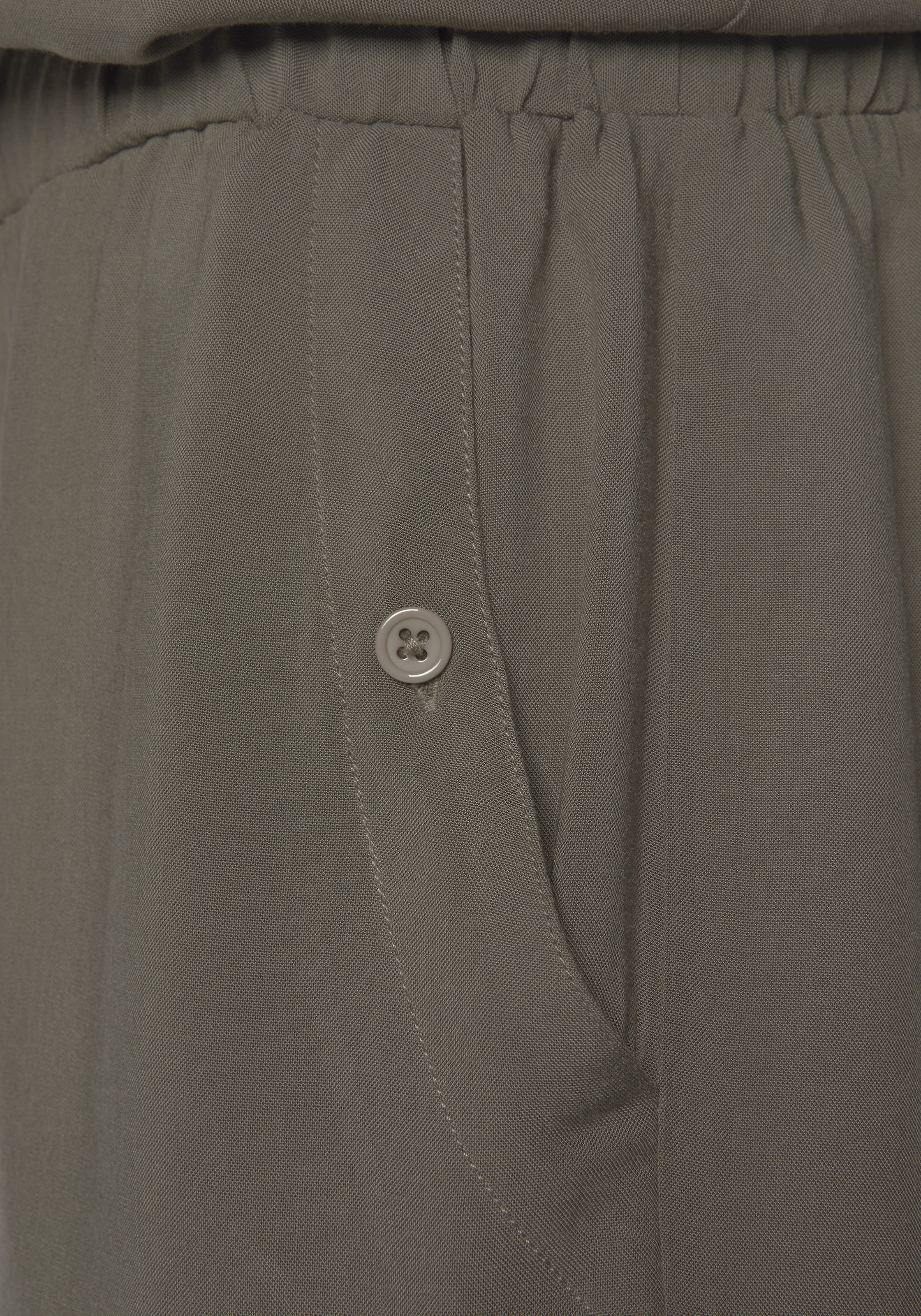 LASCANA Kurzoverall, aus gewebter Viskose, ärmelloser Jumpsuit mit Hemdblusenkragen