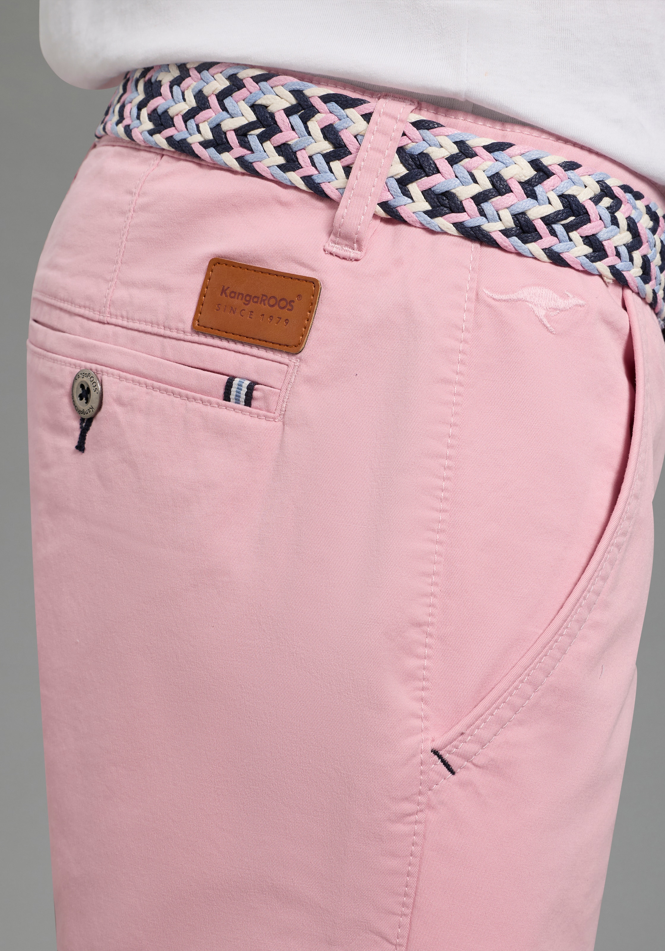 KangaROOS Short en chino  gerade geschnitten, kniefrei, mit Gesäss- und Eingrifftaschen