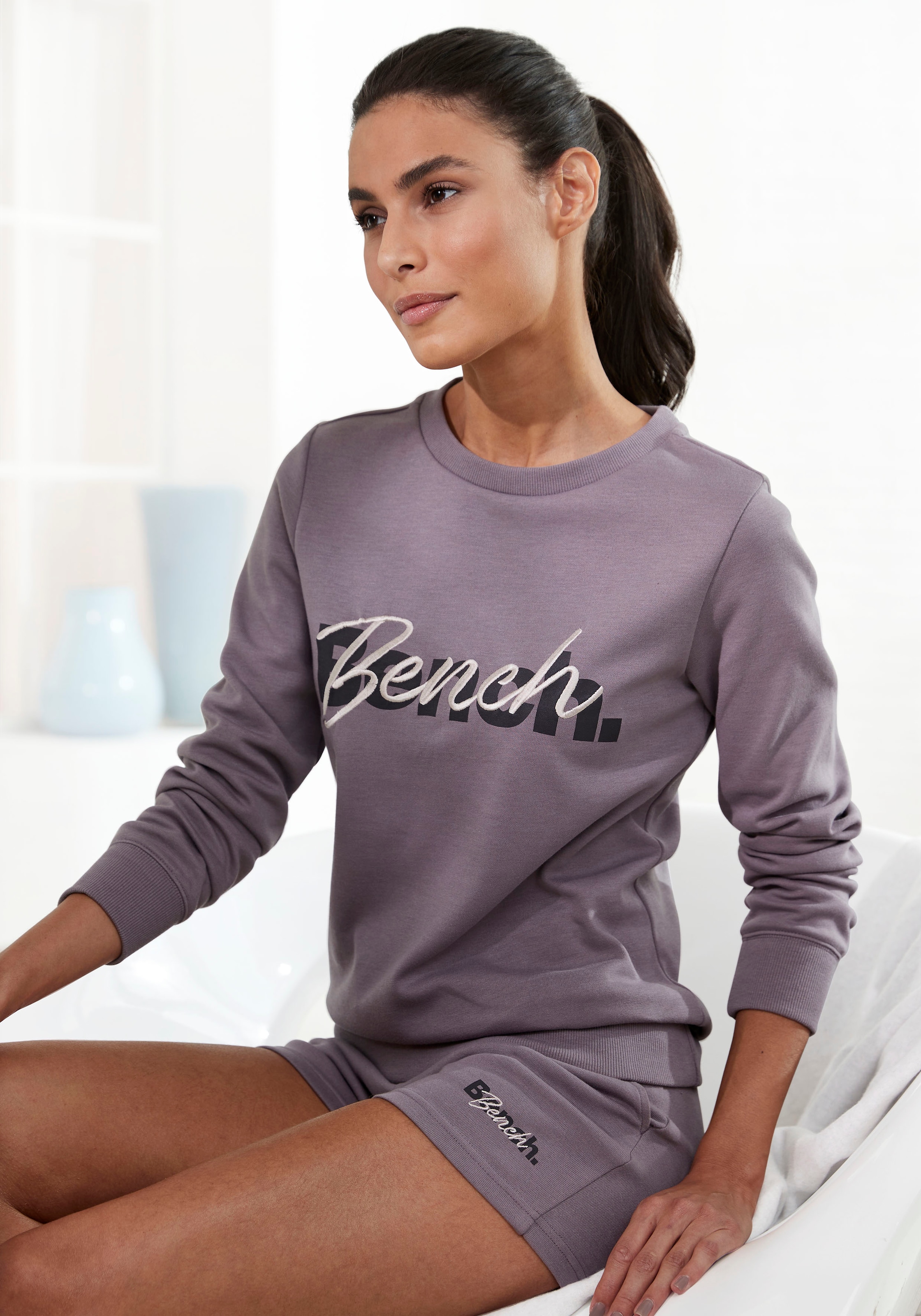 Image of Bench. Loungewear Sweatshirt, mit Logodruck und Stickerei, Loungewear