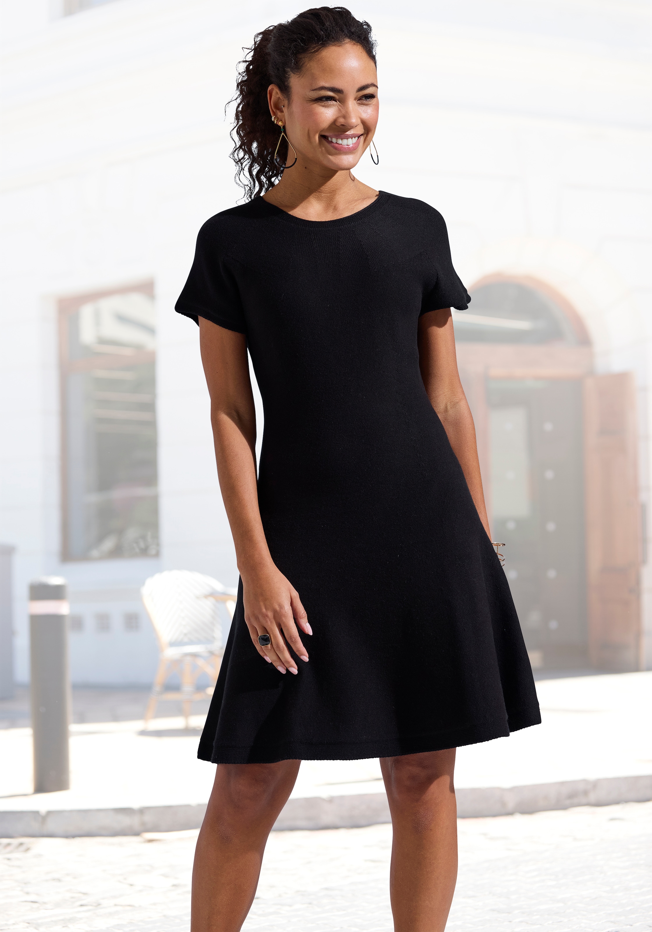 Image of LASCANA Strickkleid "aus hochwertigem Feinstrick, nahtloser Strick, superelastisch" kurzes Kleid ohne störende Nähte, Kleid aus softem Baumwoll-Viskosemix