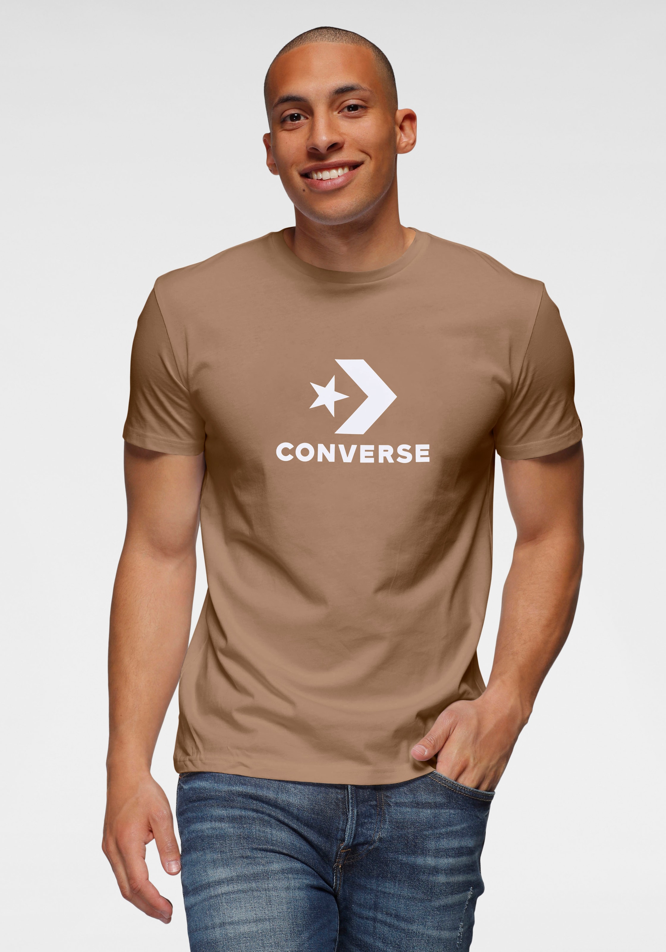 Image of Converse T-Shirt "UNISEX CONVERSE GO-TO STAR CHEVRON LOGO STANDARD FIT T-SHIRT"