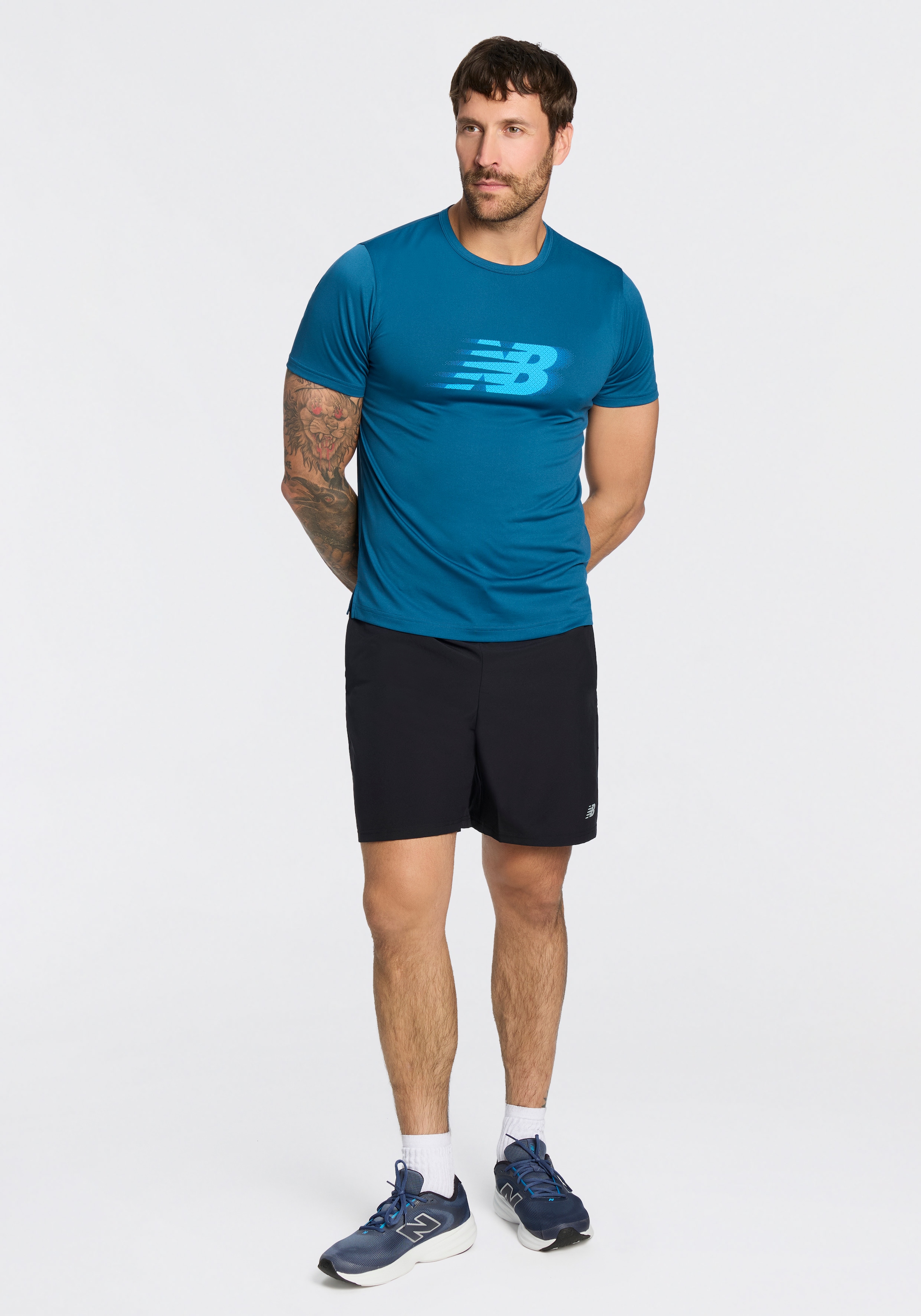 New Balance Trainingsshirt »SPORT ESSENTIALS UTILITY MOTION GRAPHIC T-SHIRT« für Fitness und Training, atmungsaktiv, schnell trocknend