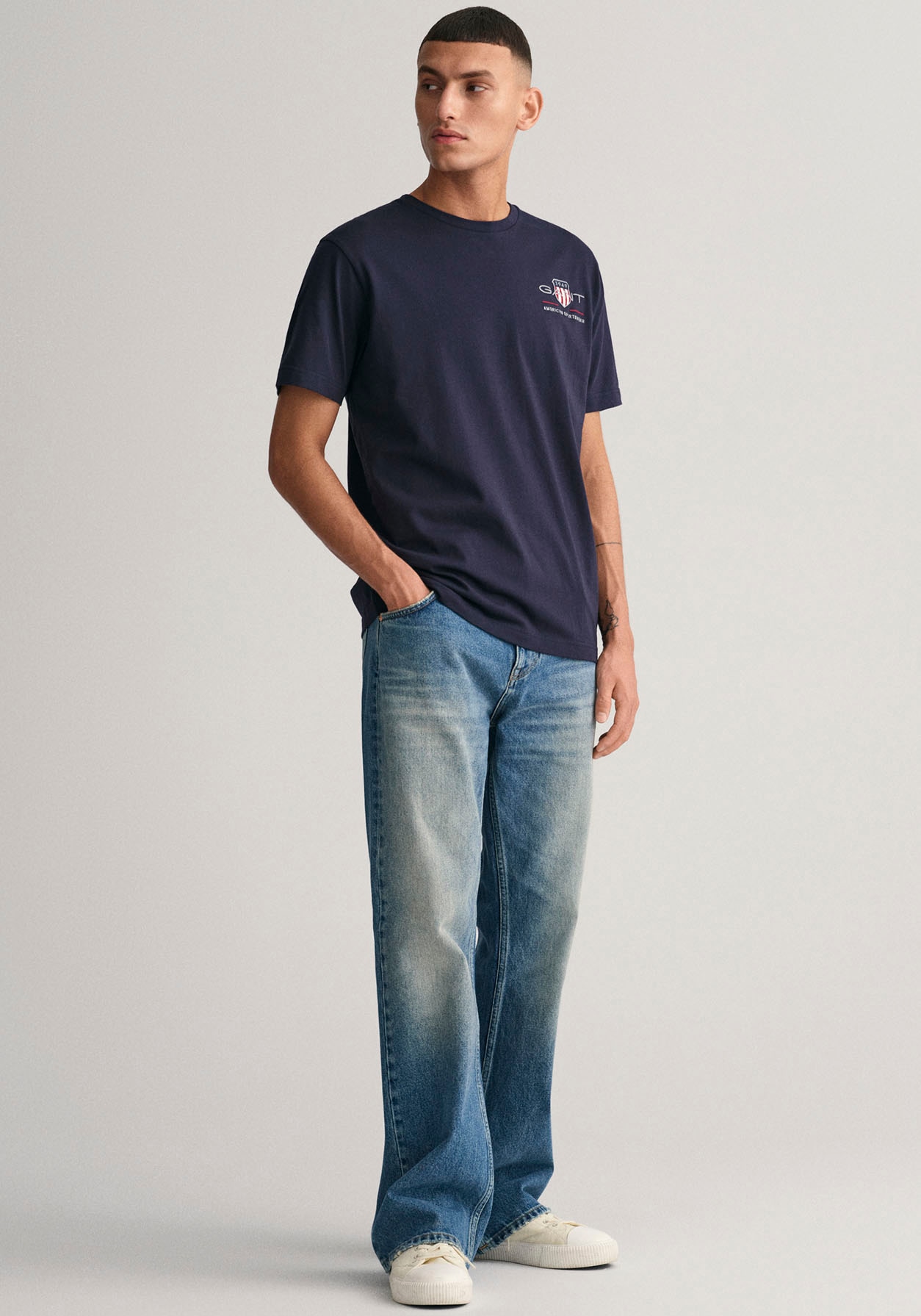 Gant T-Shirt »REG ARCHIVE SHIELD EMB SS T-SHIRT«, von dem Archiv aus den 1980er-Jahren inspiriert