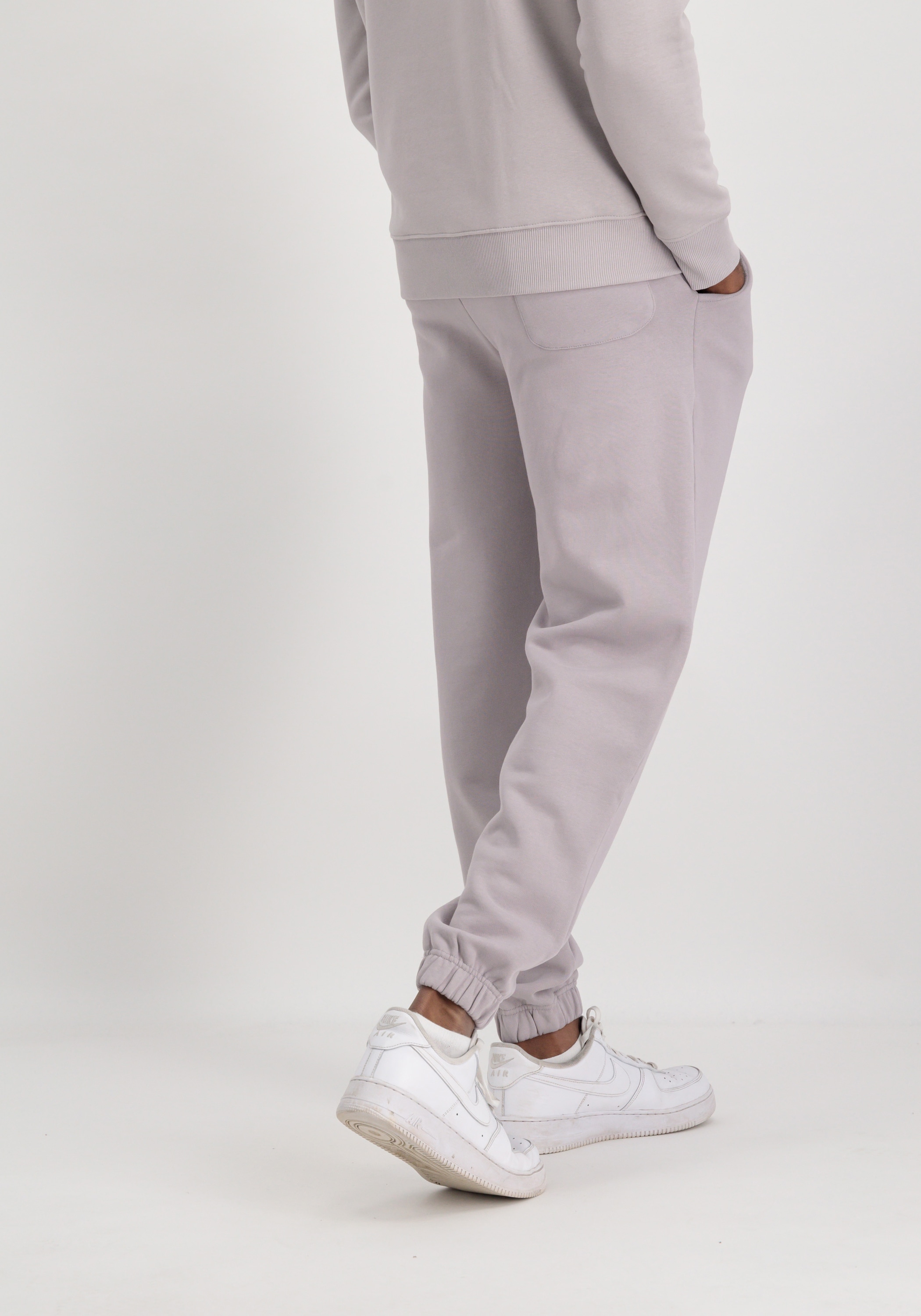 Alpha Industries Jogginghose »Alpha Industries Men - Jogger Organics EMB Regular Jogger«