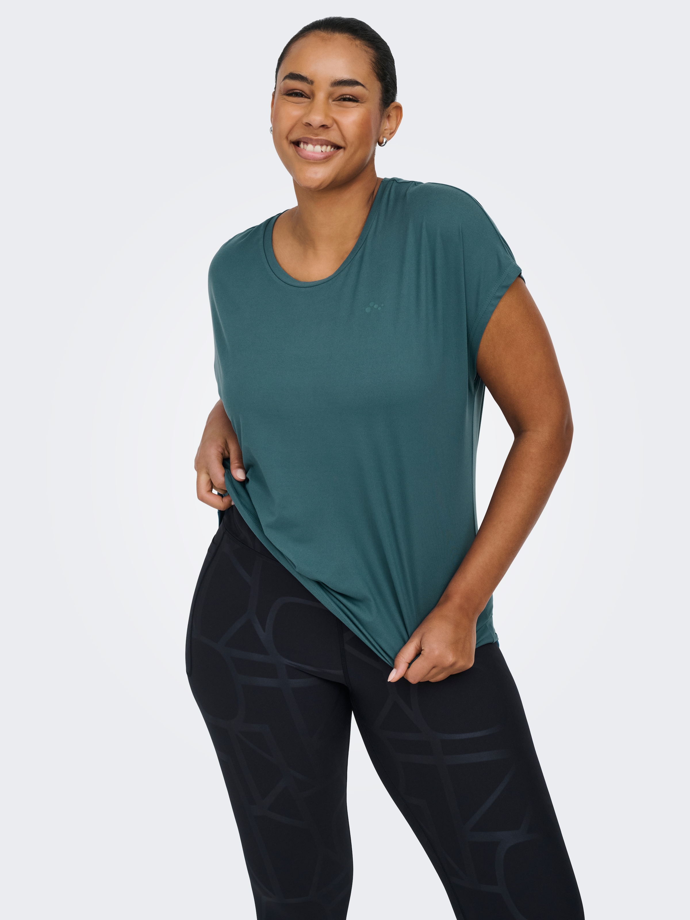 ONLY Play T-shirt fonctionnel »ONPAUBREE SS LOOSE TRAIN TEE CURVY NOOS« Relaxed Fit, en polyester et élasthanne, jersey uni