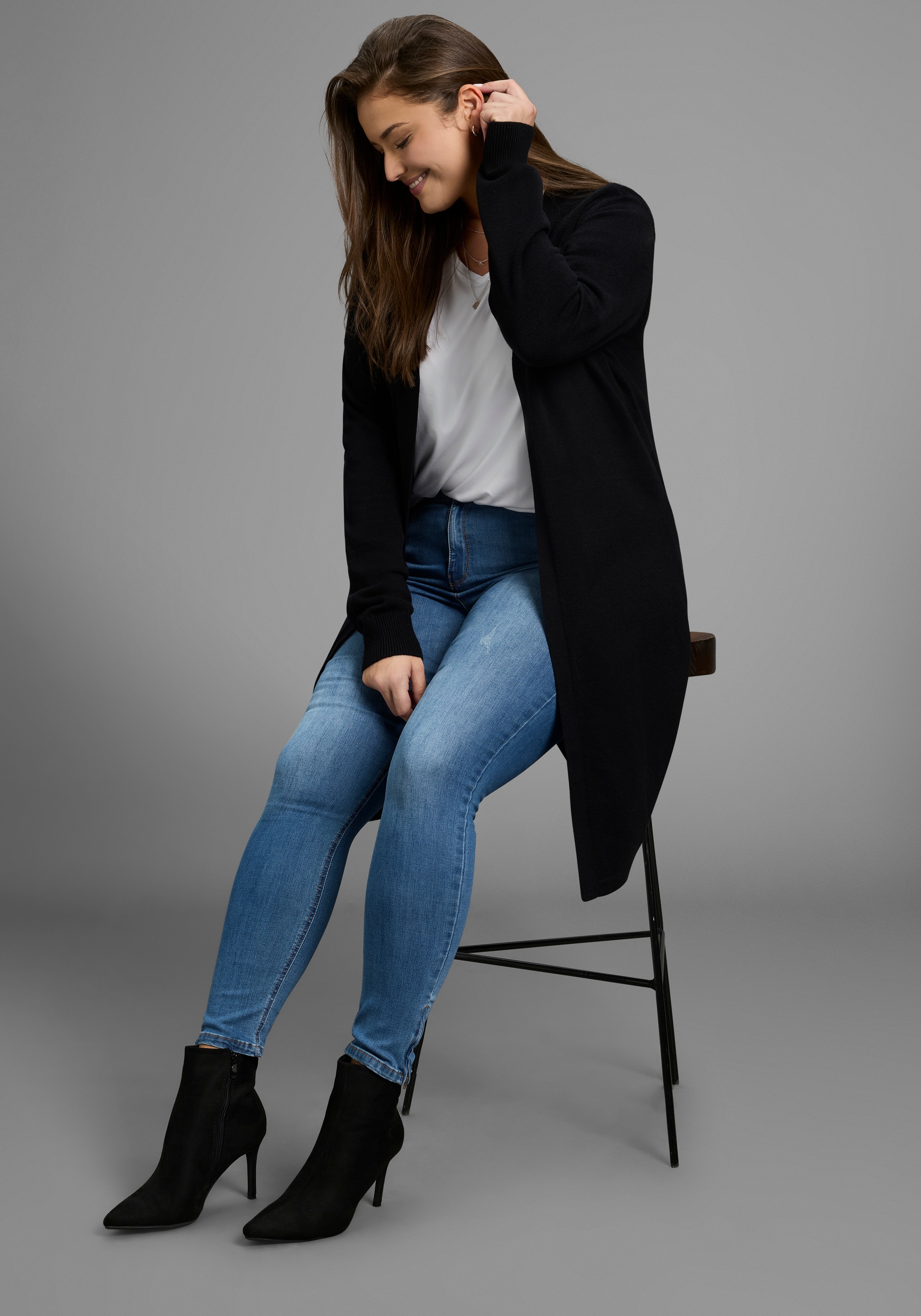 Laura Scott Curve, Unisex, Laura Scott CURVE Longstrickjacke in kuschelweichem Wohlfühlstrick - GROSSE GRÖSSEN, schwarz, 52/54, Kuschelige Basic 