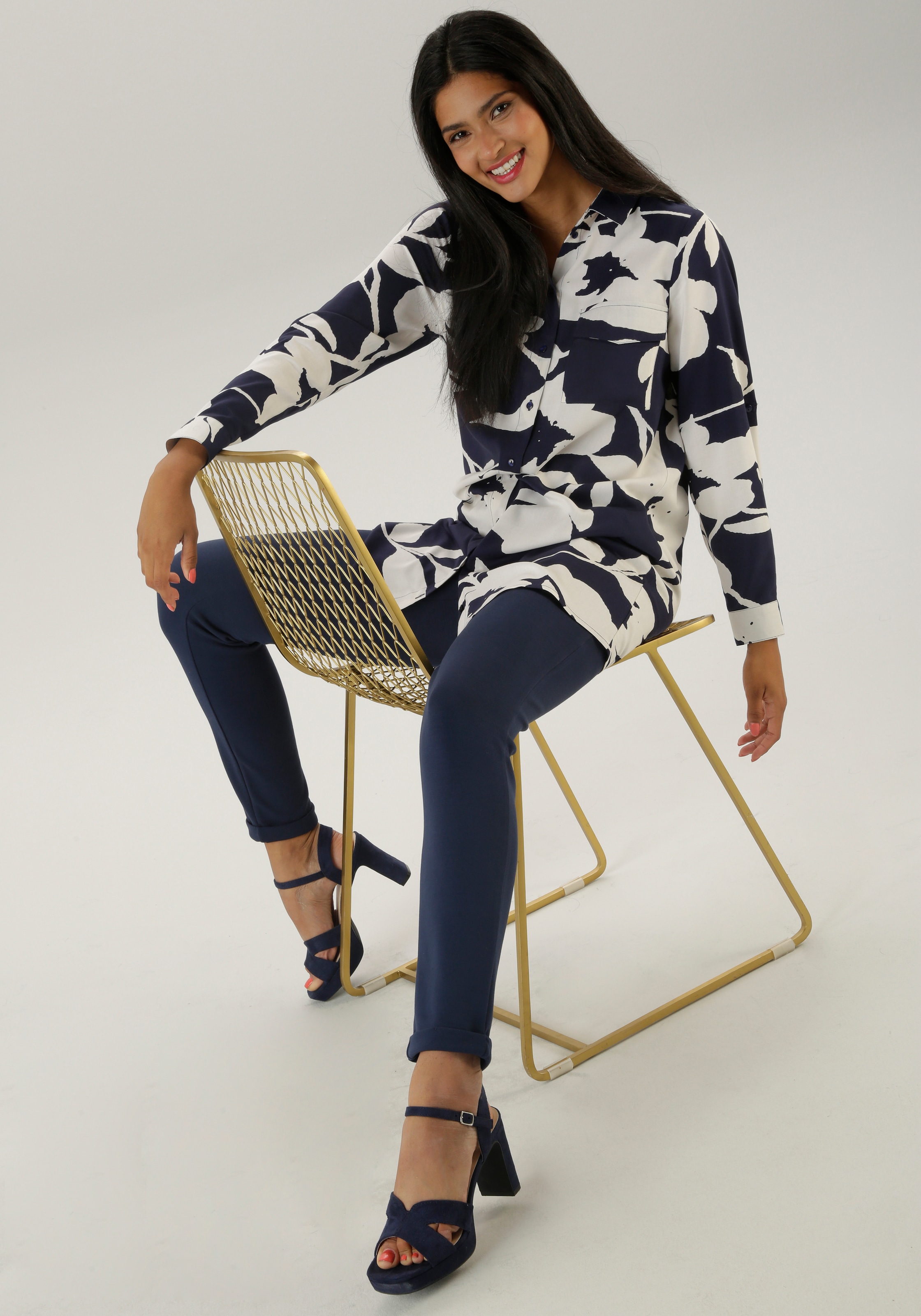 Aniston SELECTED Longbluse, mit attraktiver Musterung und krempelbaren Ärmeln