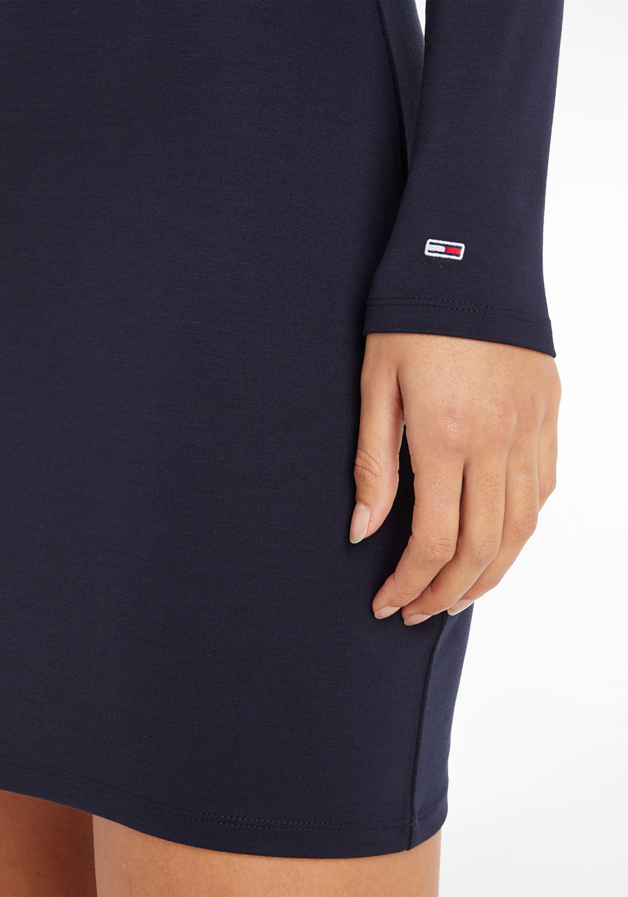 Tommy Jeans Jerseykleid »TJW MODERN PREP FLAG BODYCON«, mit Labeldruck auf der Brust
