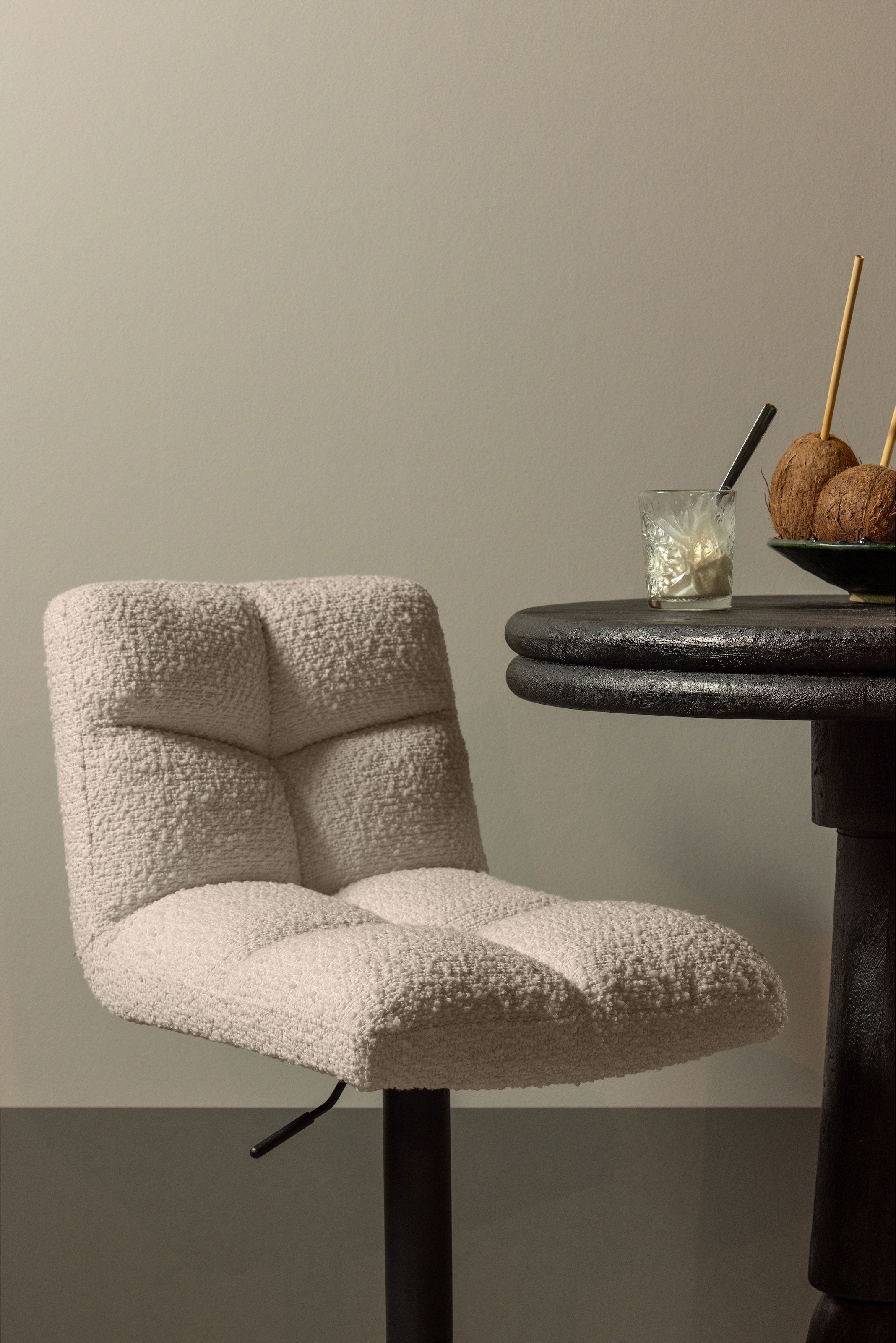 WOOOD Barhocker »Vinny mit Bouclé-Bezug höhenverstellbar, B 44 x T 58 x H 114 cm« Set, 2 Stk. tlg. Sitzhöhe von 60 bis 80 cm, Tragkraft 100 kg, Drehmechanismus