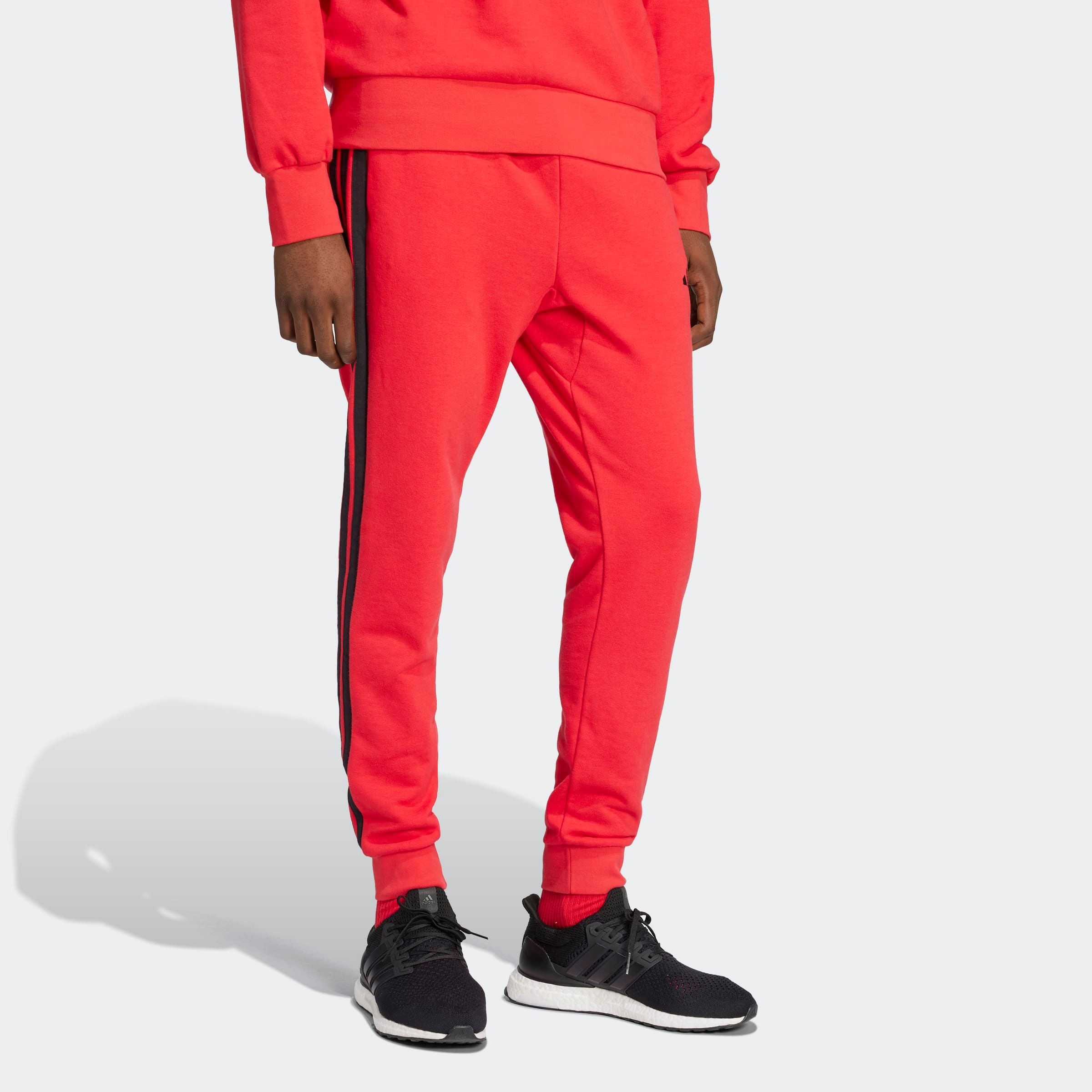 adidas Sportswear Pantalon de sport »ESSENTIALS 3-STREIFEN FRENCH TERRY«  schmal zulaufende Beinform, für sportliche Aktivitäten