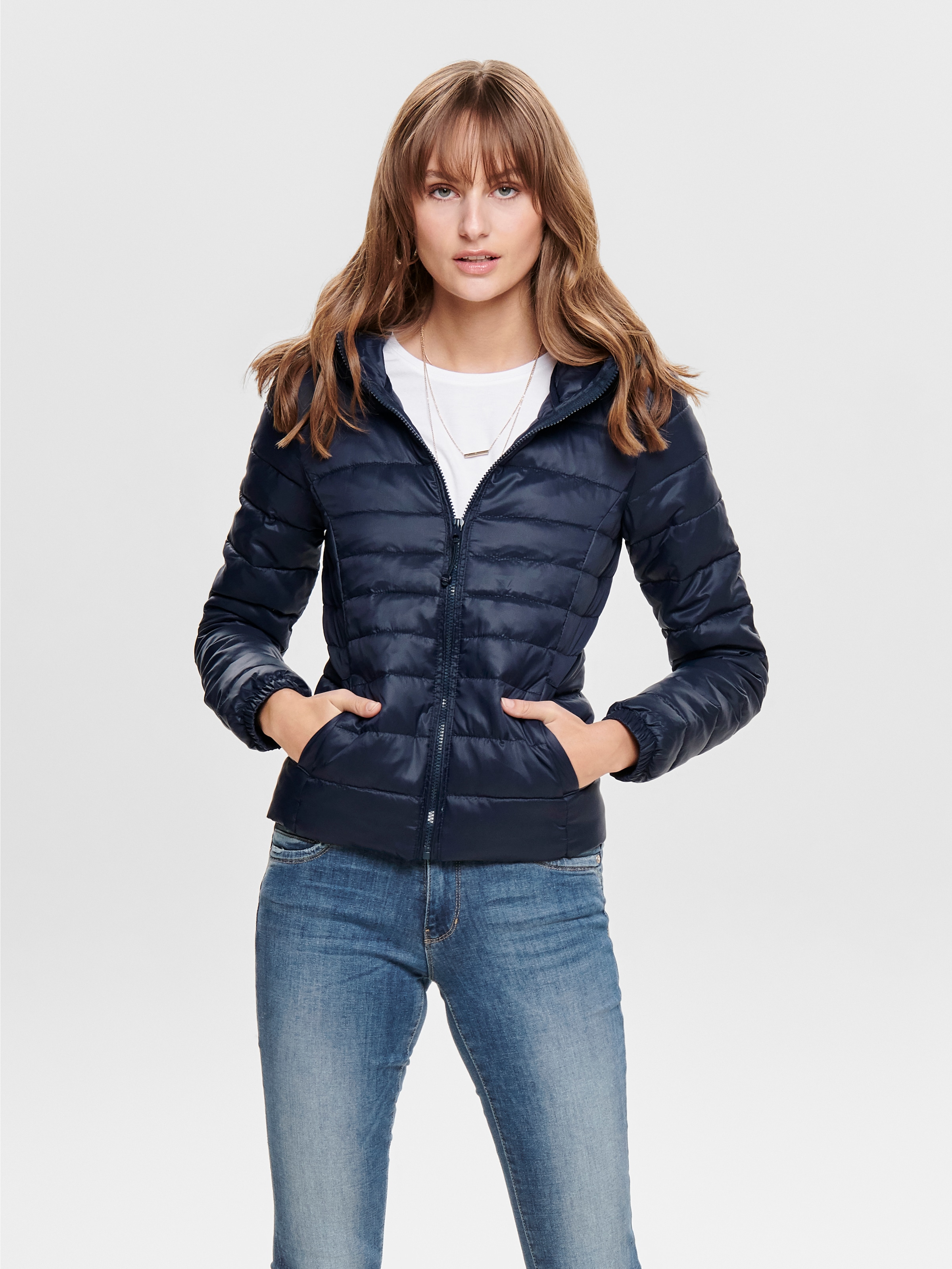 Image of ONLY Steppjacke "ONLTAHOE HOOD JACKET OTW NOOS" mit Kapuze Kunstfaser, perfekt für den Übergang