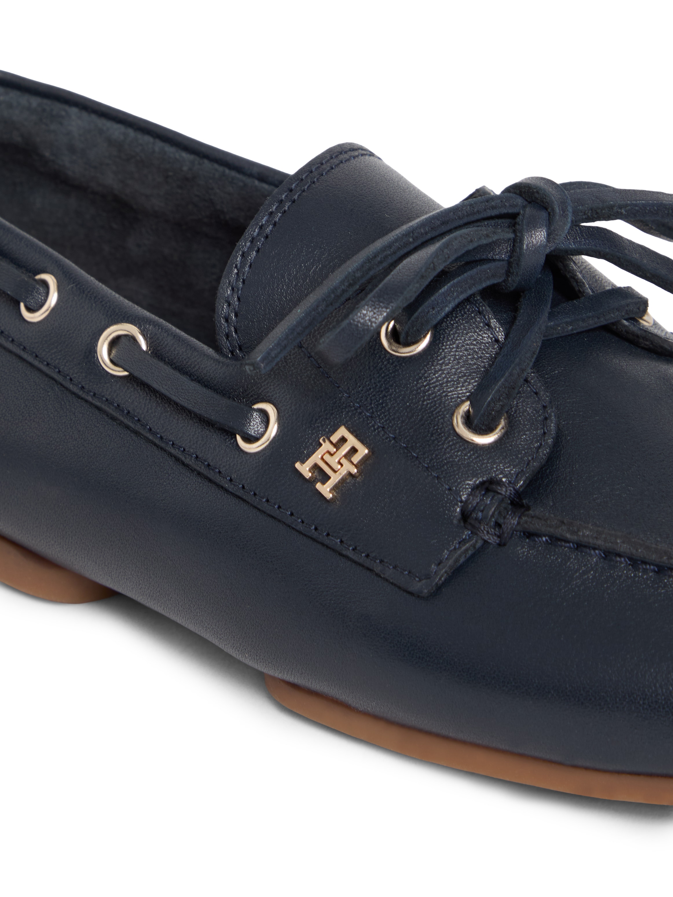 Tommy Hilfiger Bottes »TH SLEEK LEATHER BOAT SHOE«  Chaussure bateau, chaussure business avec talon bloc et œillets à passage