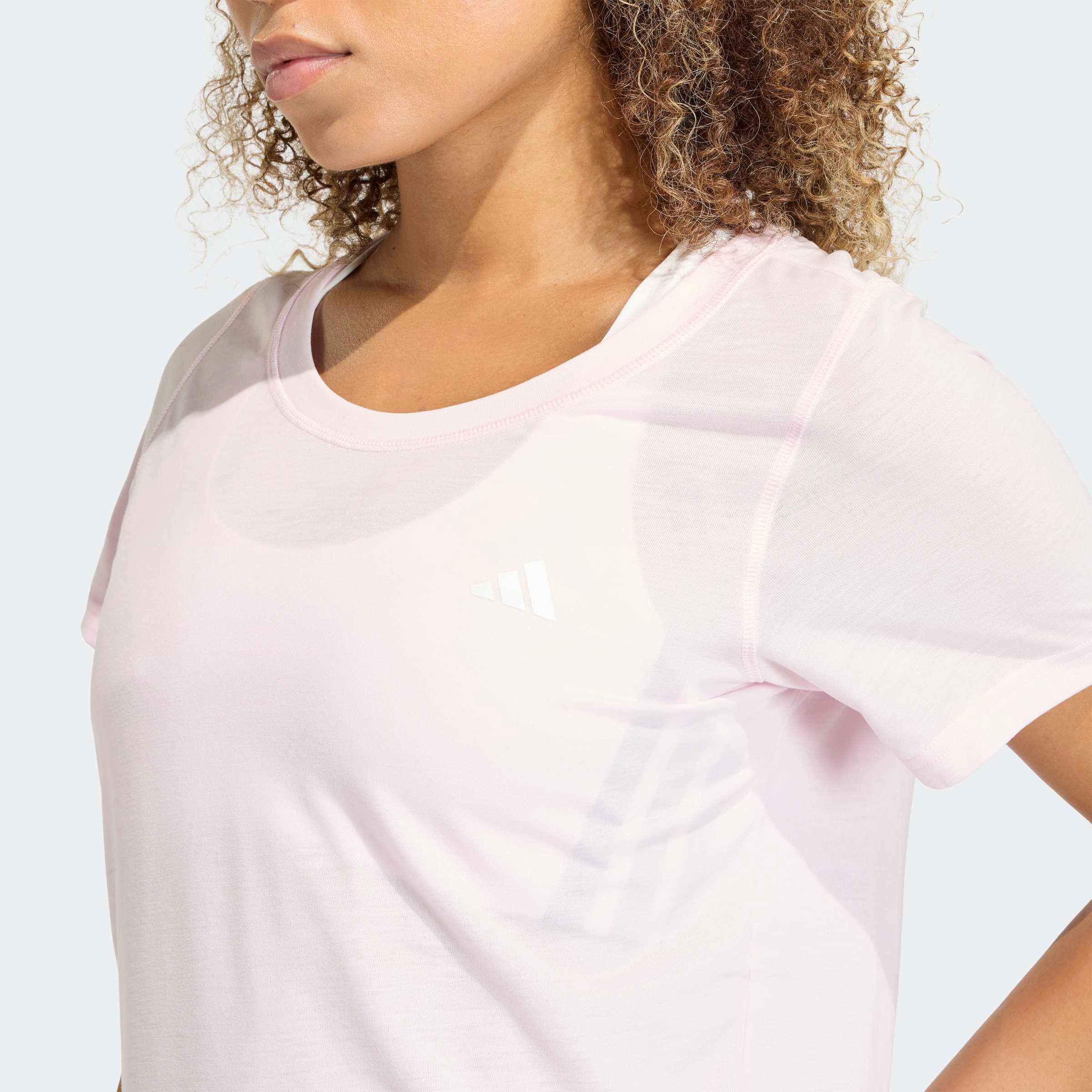 adidas Performance T-shirt »WORKOUT ESSENTIALS MIT TIEFEM AUSSCHNITT« pour un look sportif au quotidien et à l'entraînement, sans fermeture