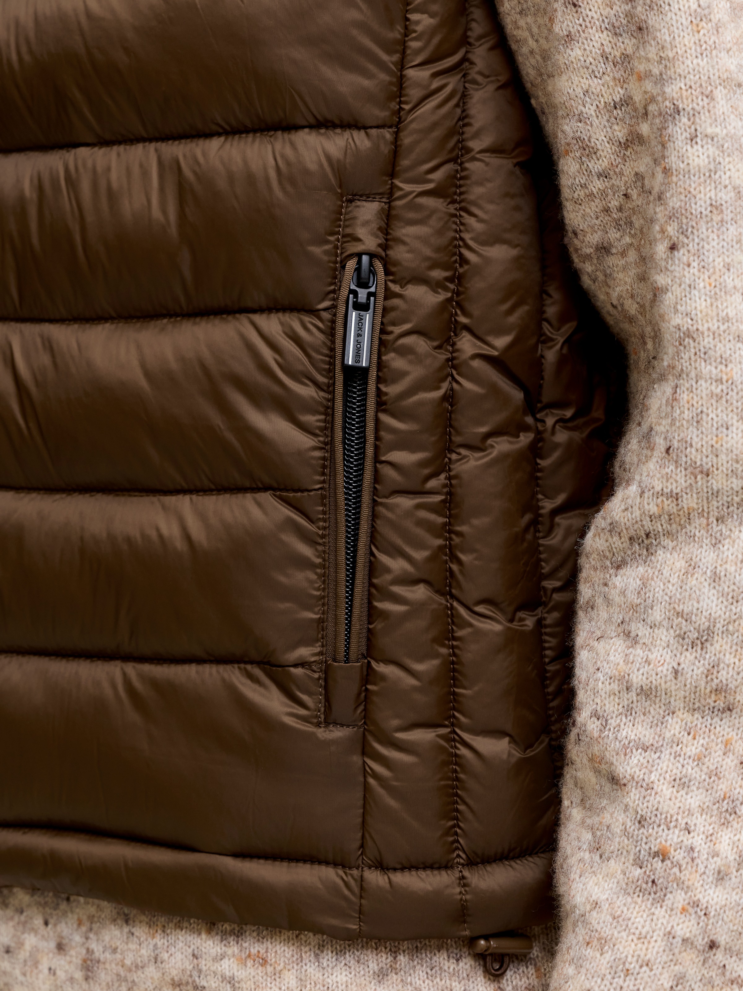 Jack & Jones Gilet matelassé »JJEKINGSLEY LIGHT BODYWARMER COLLAR NOOS« fibre synthétique, coupe régulière