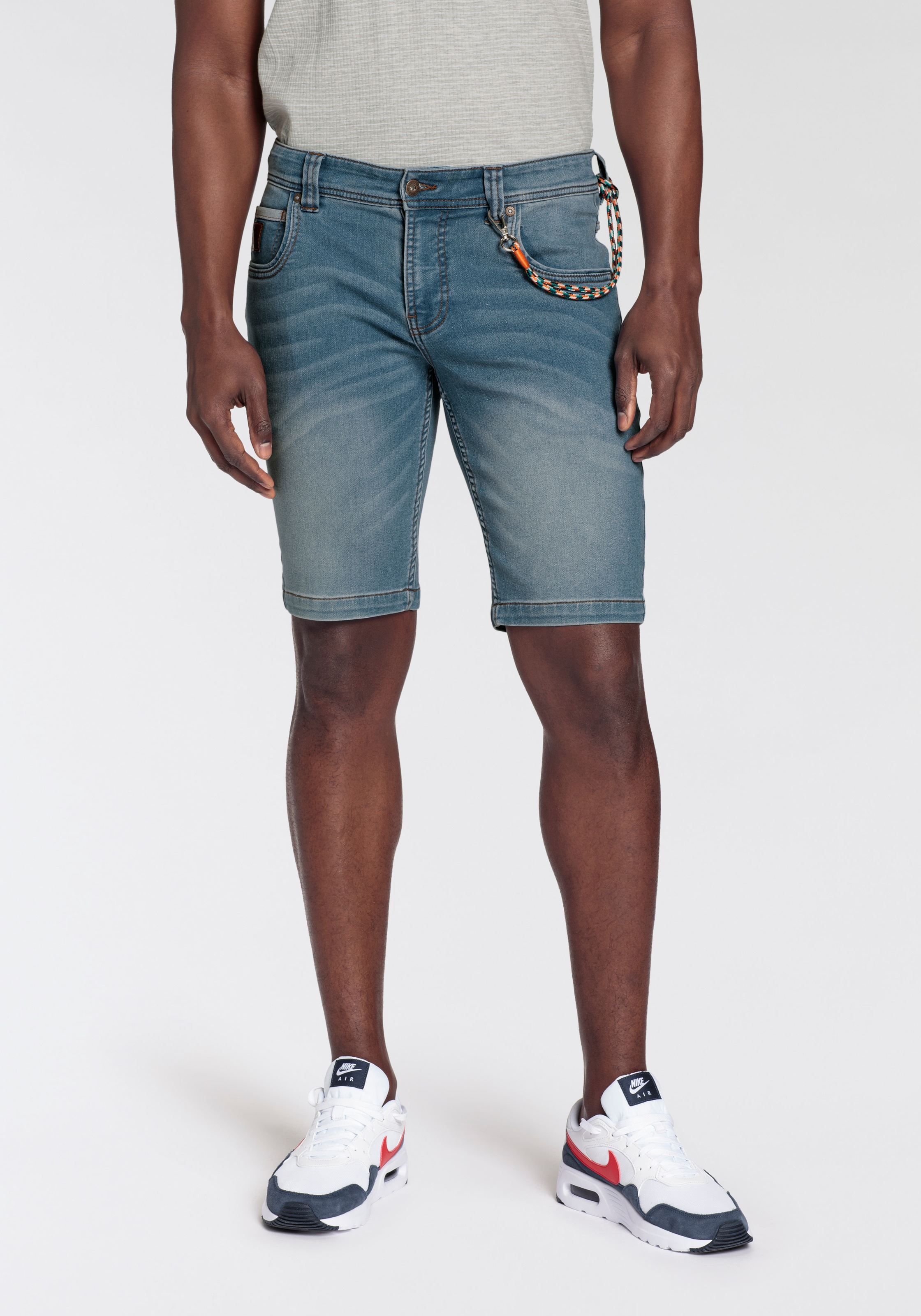 Bruno Banani Jeansshorts, (Set, 2 tlg., mit Band), bequemer Sitz, gerade Beinform, mit praktischen Taschen