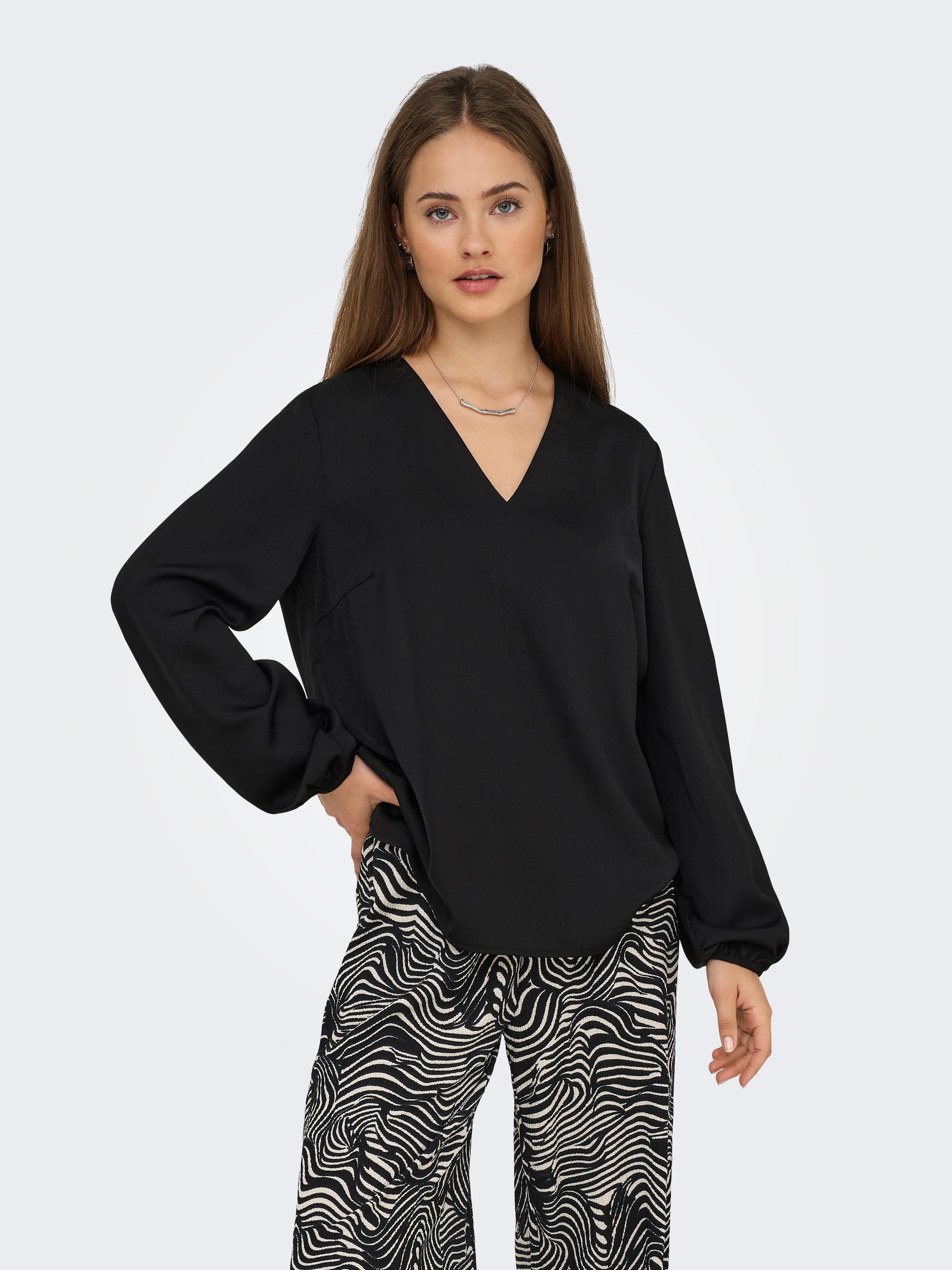 Image of ONLY Langarmshirt "ONLLUCY LIFE LS V-NECK TOP WVN"