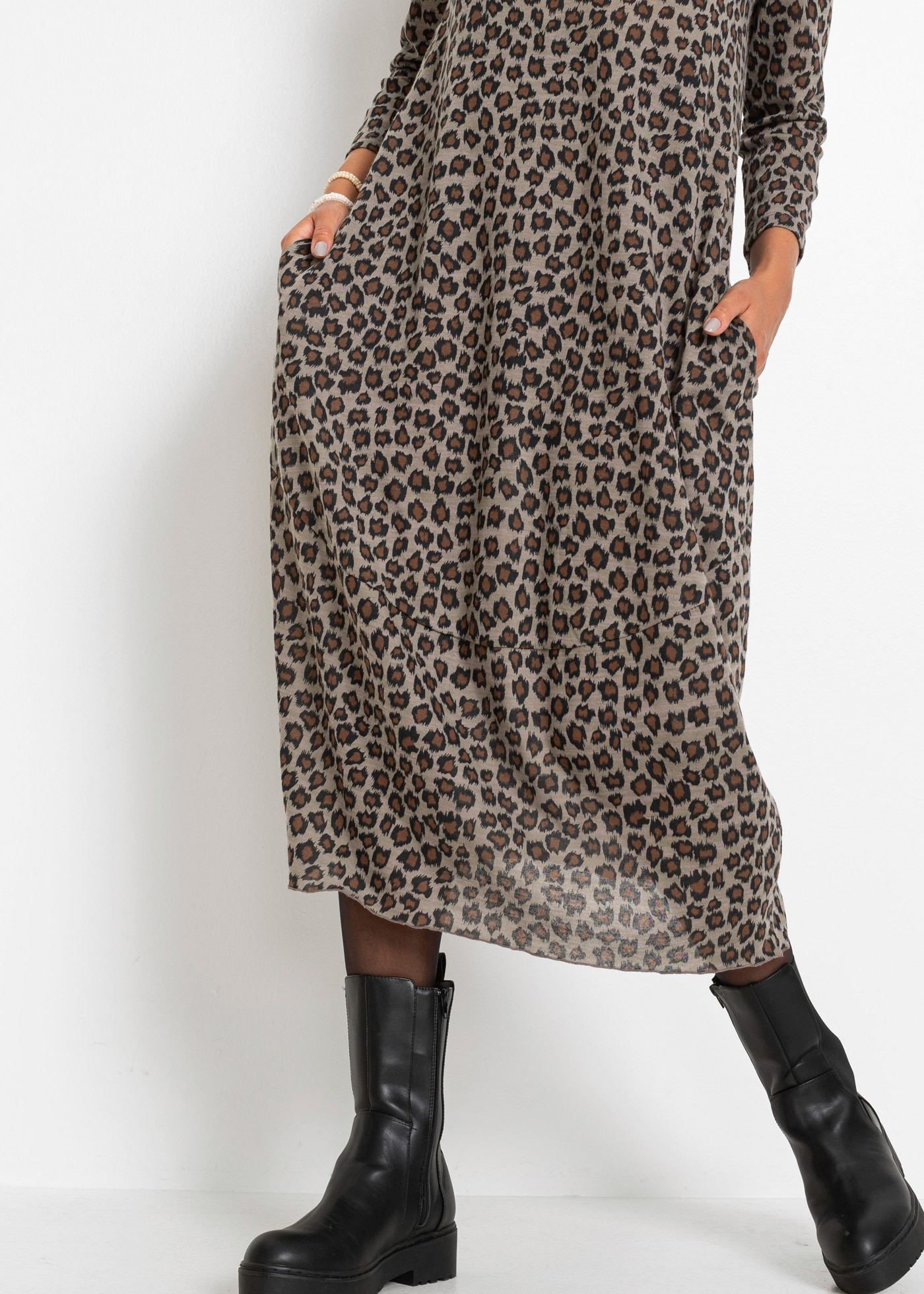 bonprix Shirtkleid für Alltag, aus Polyester und Baumwolle, mit O-Shape, in Ballonform