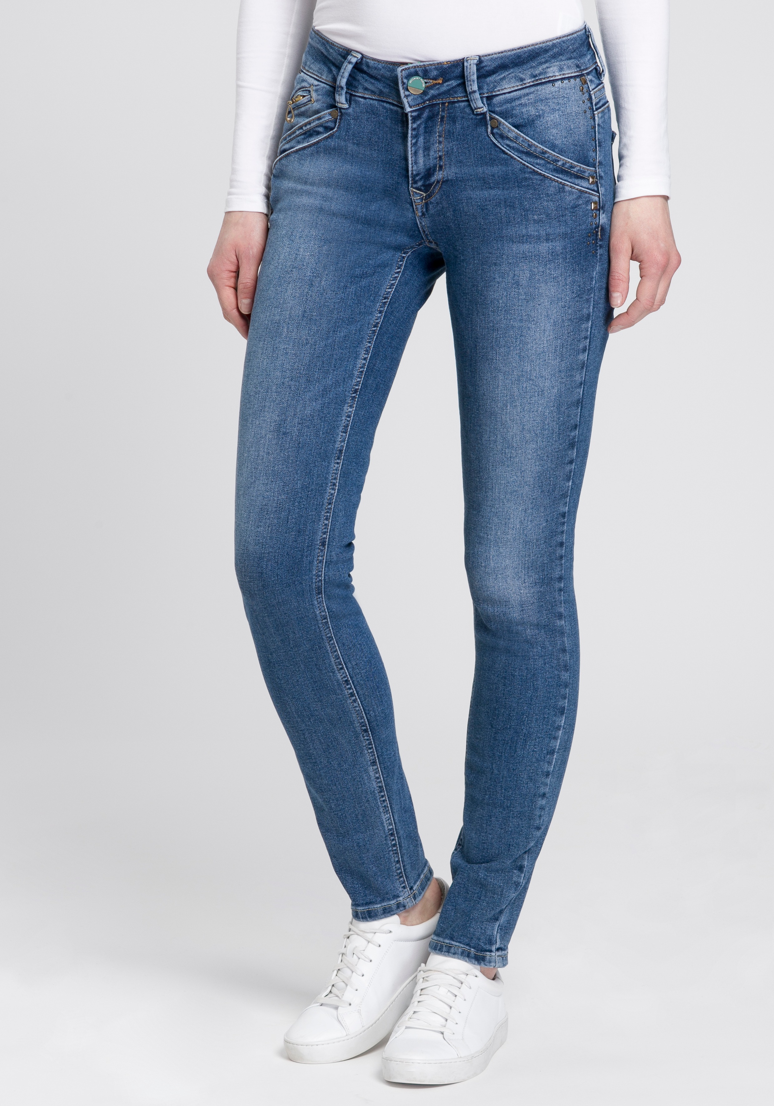 Image of Freeman T. Porter Skinny-fit-Jeans »Kaylee S-SDM«, mit kleinen und grossen Nieten entlang der Seiten bei Ackermann Versand Schweiz