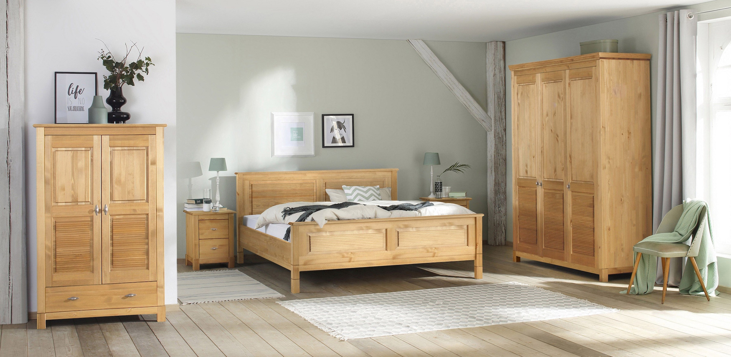 GOODproduct Kleiderschrank »Rauna, mit Lamellen und Kassetten, klassischer Landhausstil, rustikal« 2 Breiten: 113/159 cm H/T ca. 195/60 cm,  massive Kiefer, Metallgriffe, mehrere Varianten, zeitloses Design