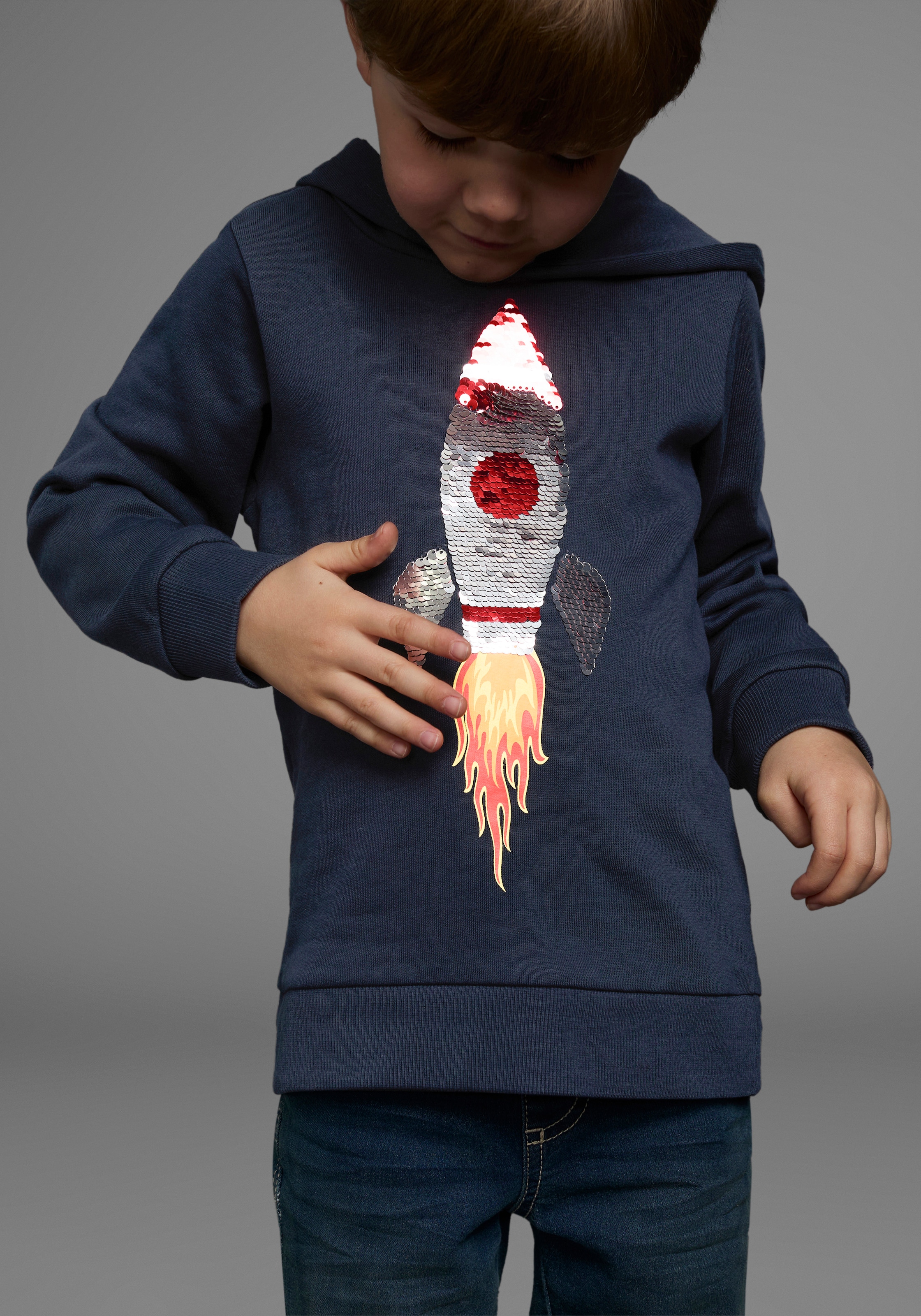 Image of KIDSWORLD Kapuzensweatshirt "Rakete - Wendepaillette", lange Ärmel, Basic-Passform, aus Baumwolle, mit Rippbündchen