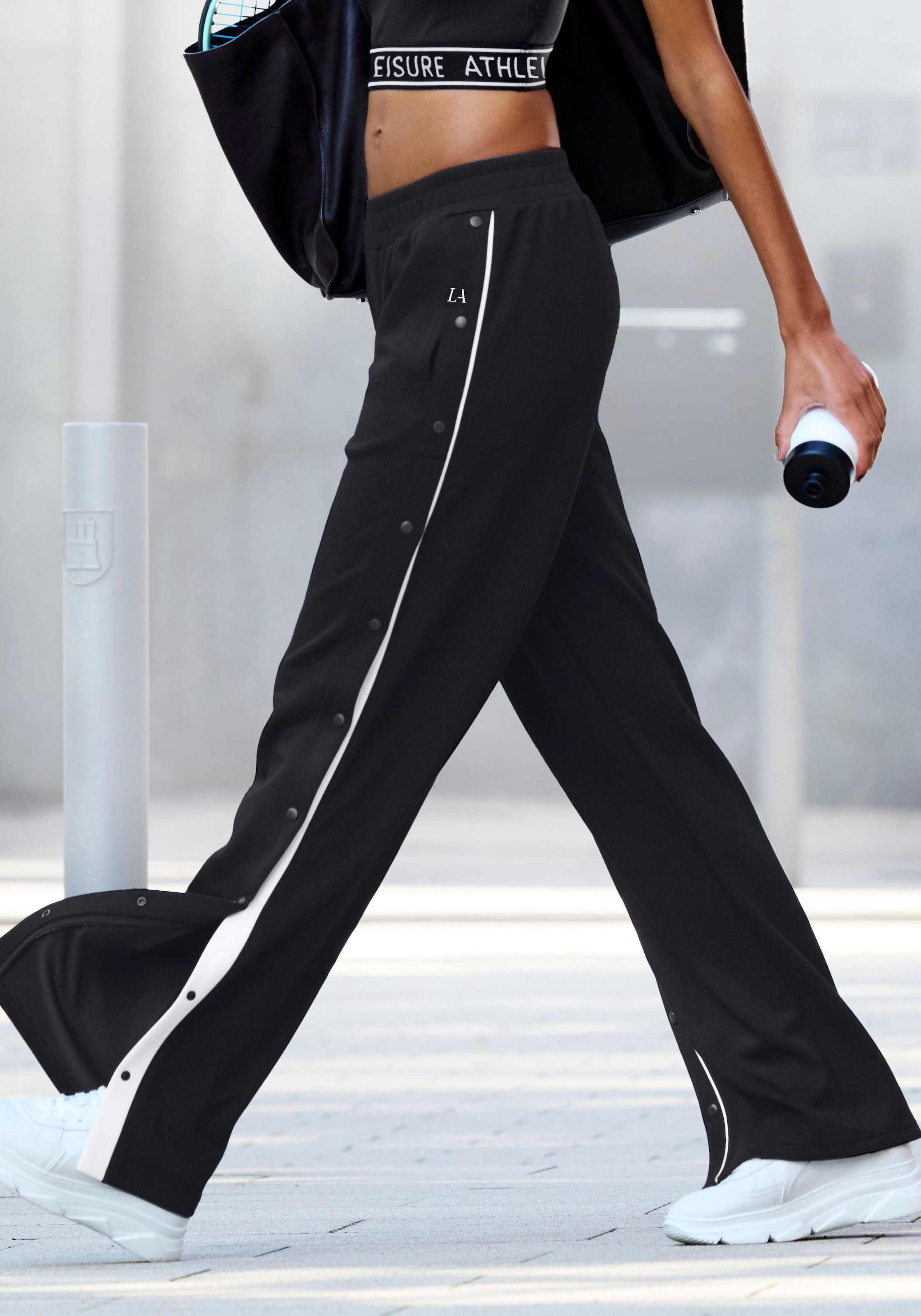 LASCANA ACTIVE Jogginghose »- Sweathose - Relaxhose - Sporthose«  mit seitlicher Knopfleiste, Ideal für Sport- und Freizeit