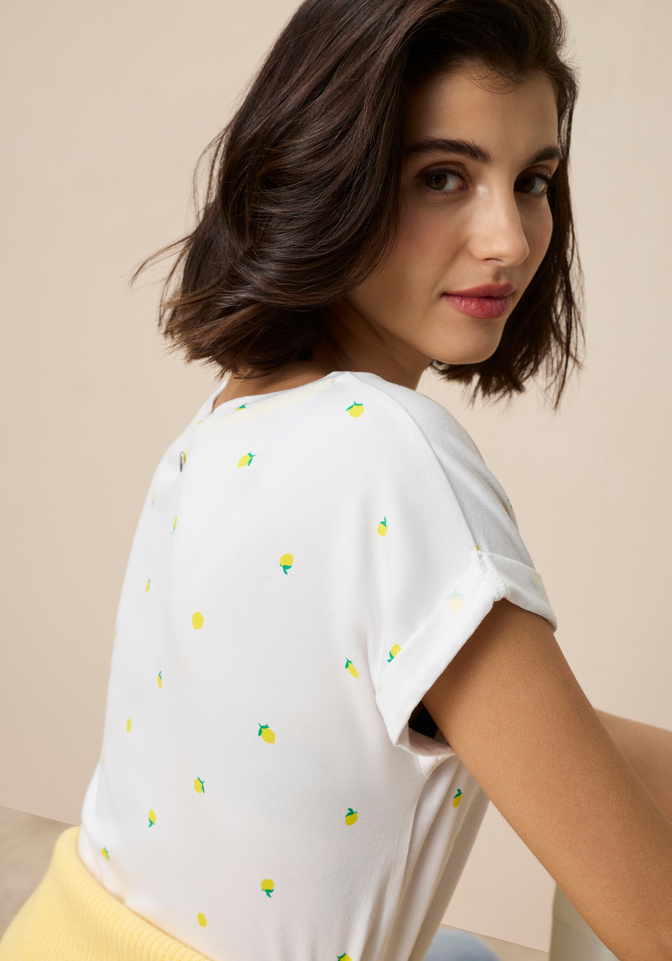 Image of Tamaris T-Shirt mit femininen Allover-Print und lässiger Passform