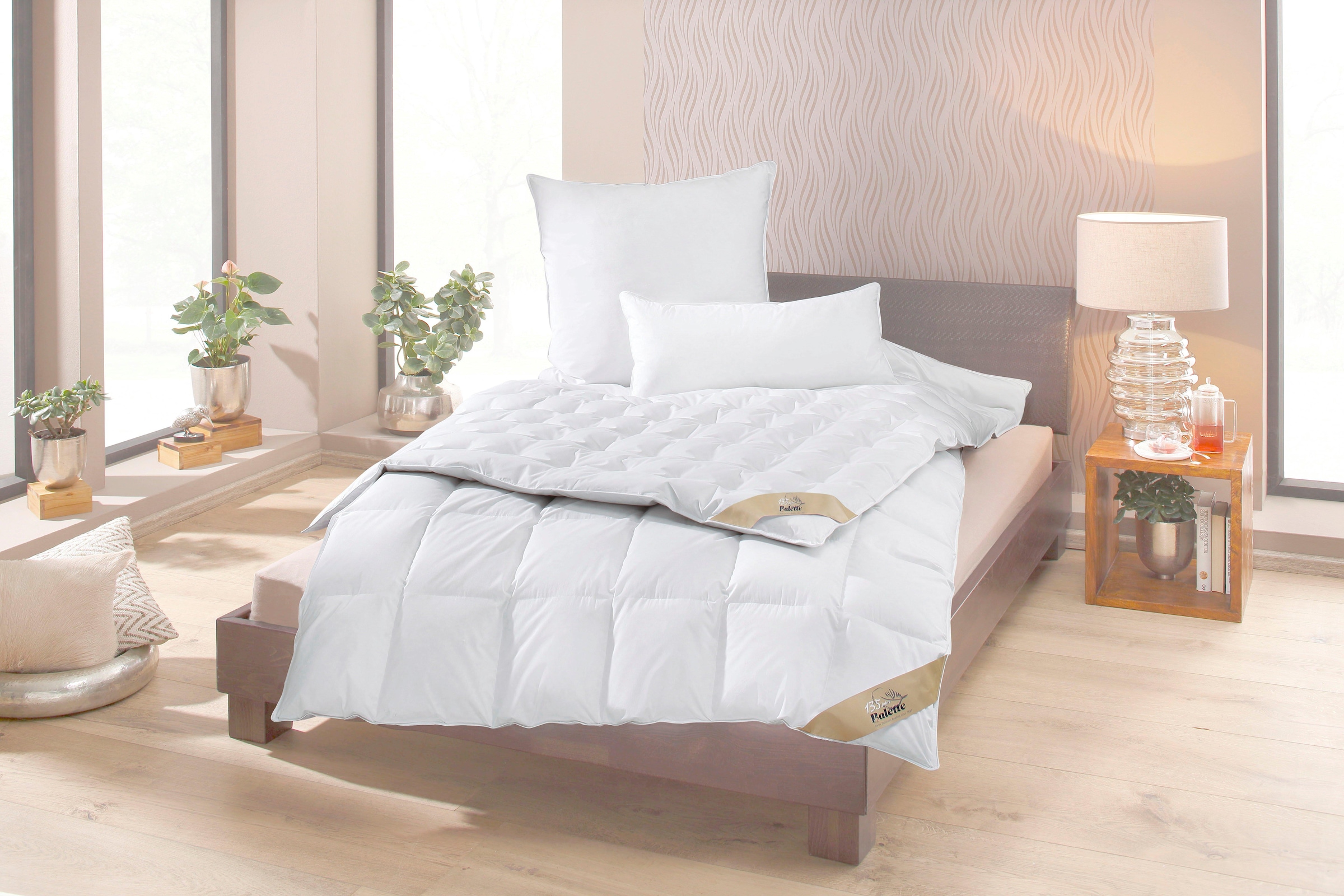 Balette Daunenbettdecke »Duvet Nina«, leicht, Füllung neue reine Entendauen 90%, weiss, Bezug 100% Baumwolle, (1 St.), Bezug mit Satin-Biese