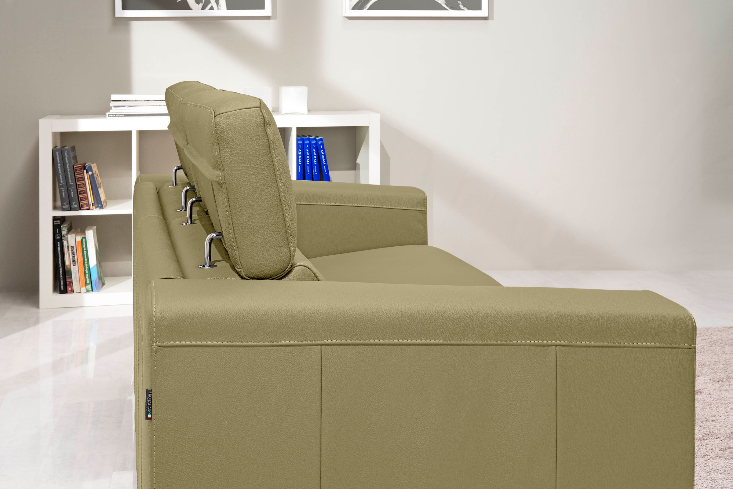 Egoitaliano Schlafsofa »Cabiria, Design und super Sitz- und Liegekomfort«, Sofa inkl. Schlaffunktion, Kopfteile verstellbar, mit Metallfüssen