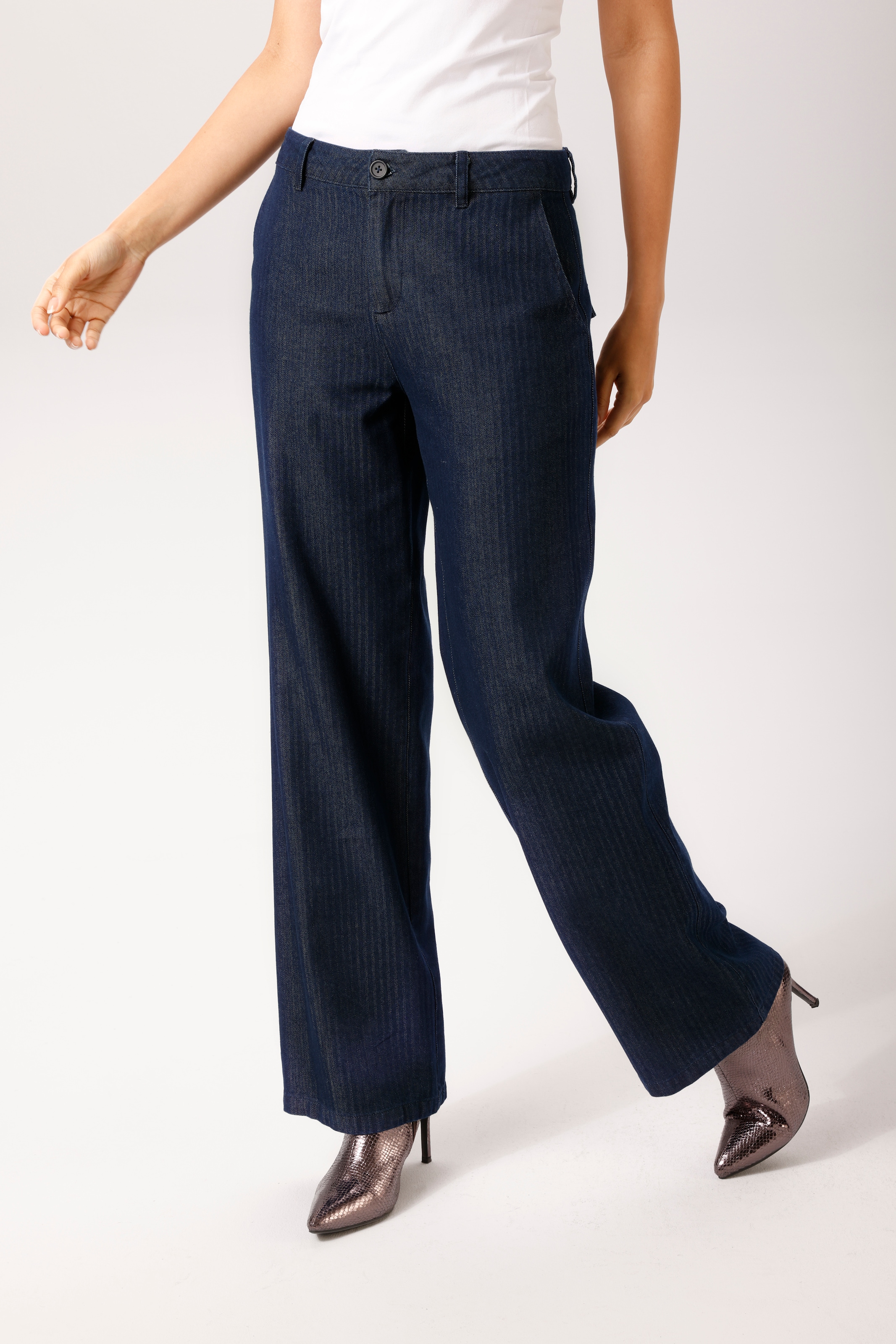 Image of Aniston CASUAL Straight-Jeans aus strukturiertem, weichen Denim - NEUE KOLLEKTION